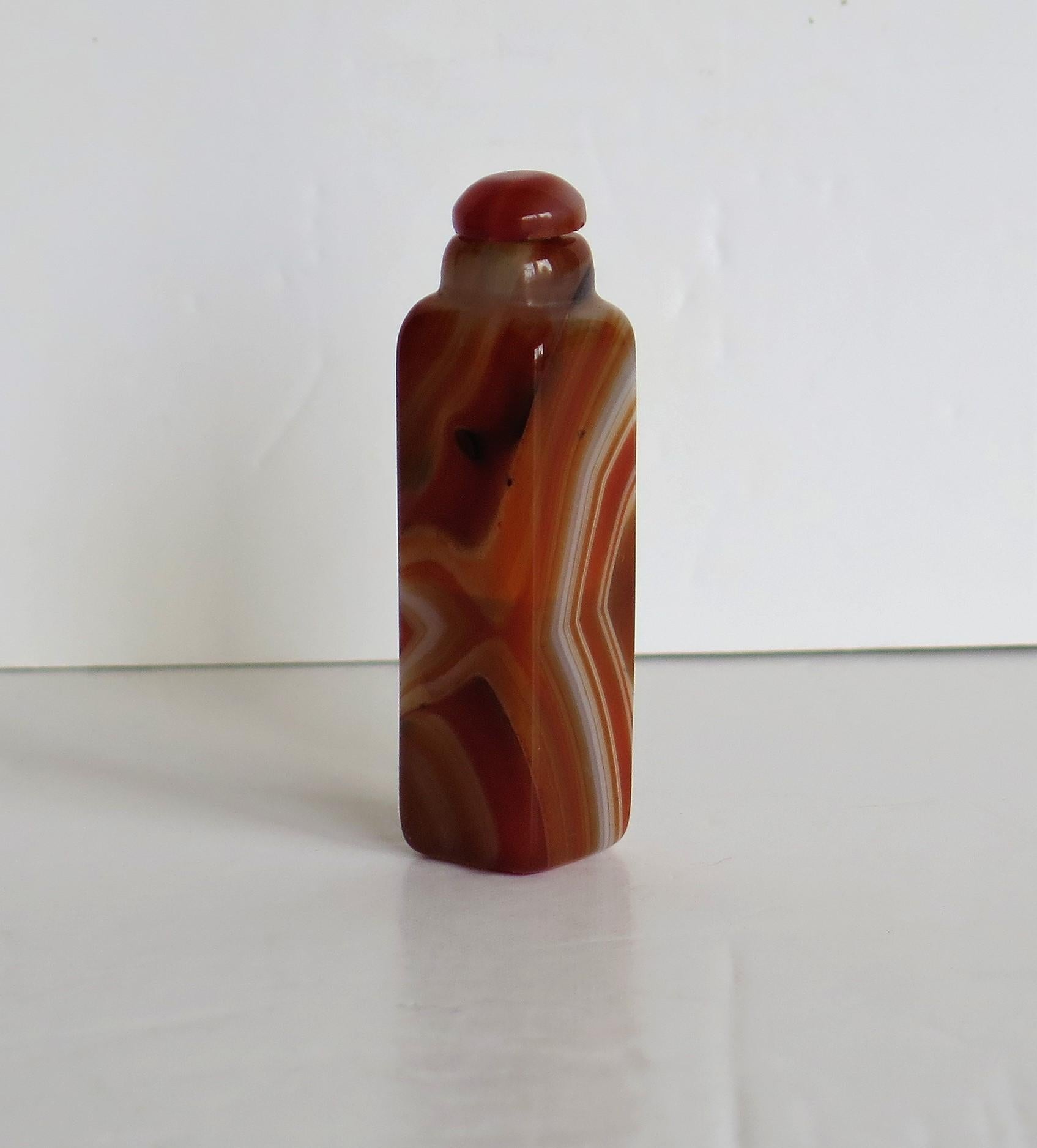 Chinese Export Chinese Natural Agate Stone Snuff Bottle Beautiful Striking Colors, circa 1930
