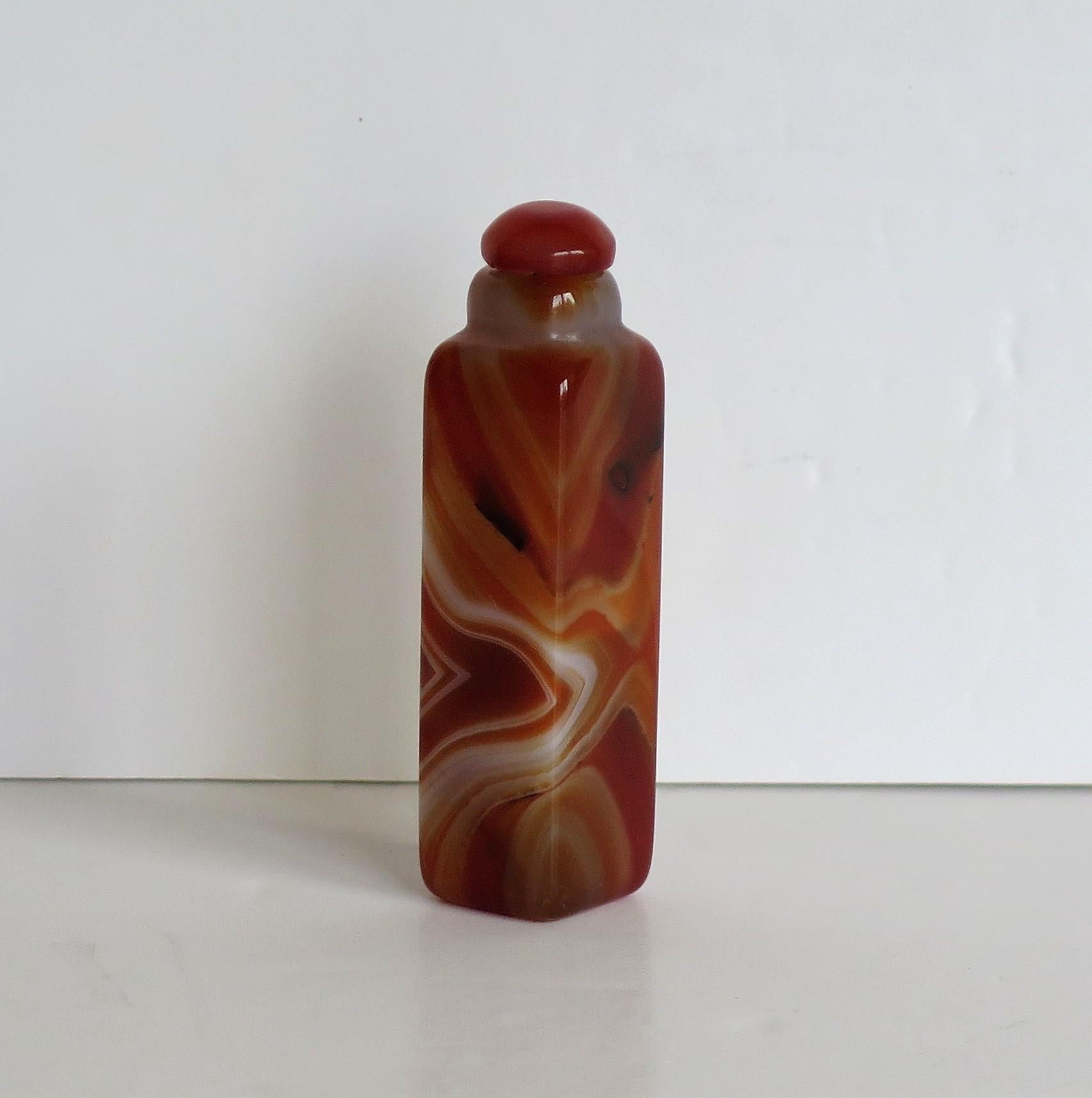 Chinese Natural Agate Stone Snuff Bottle Beautiful Striking Colors, circa 1930 1