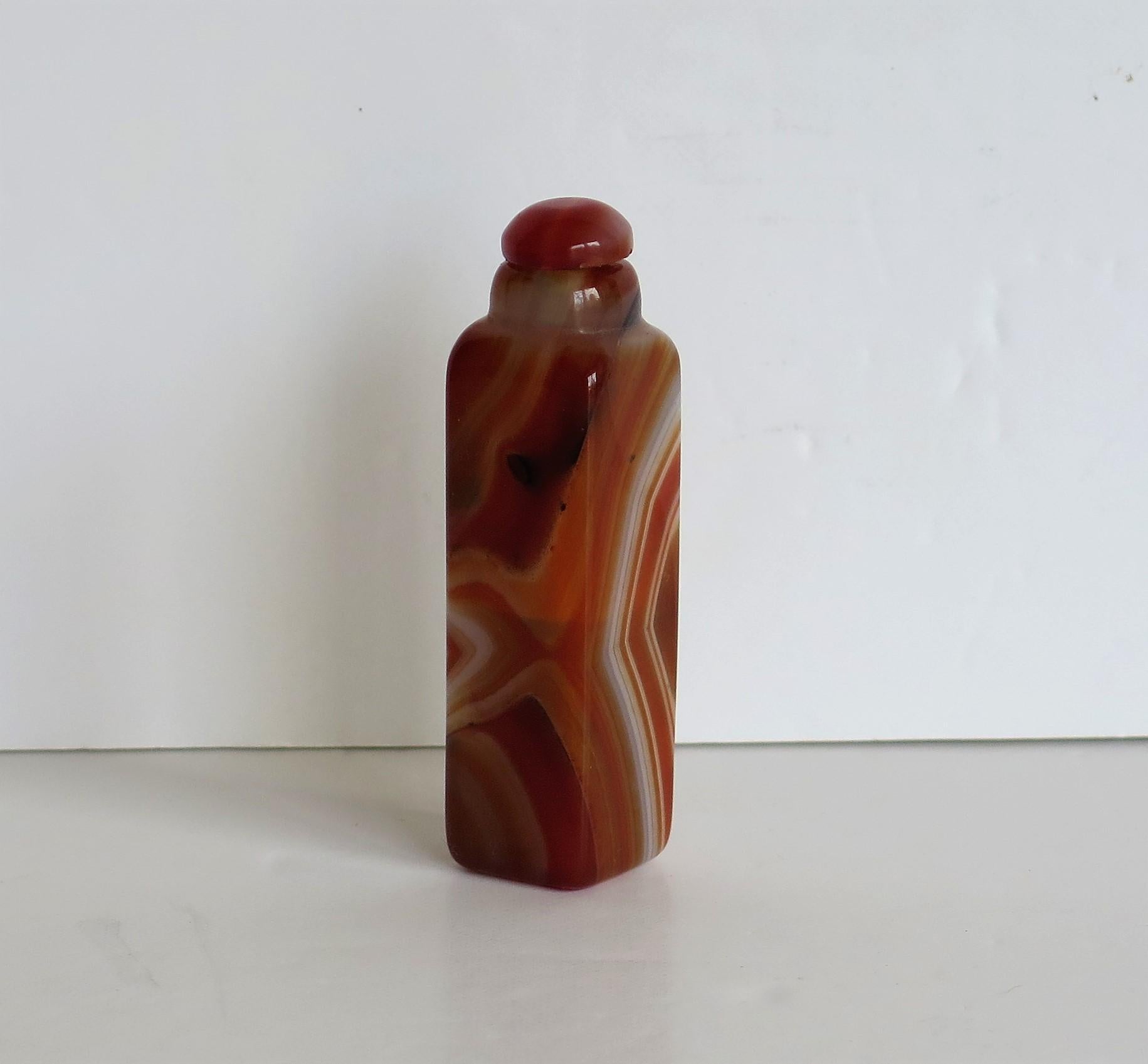 Chinese Natural Agate Stone Snuff Bottle Beautiful Striking Colors, circa 1930 2