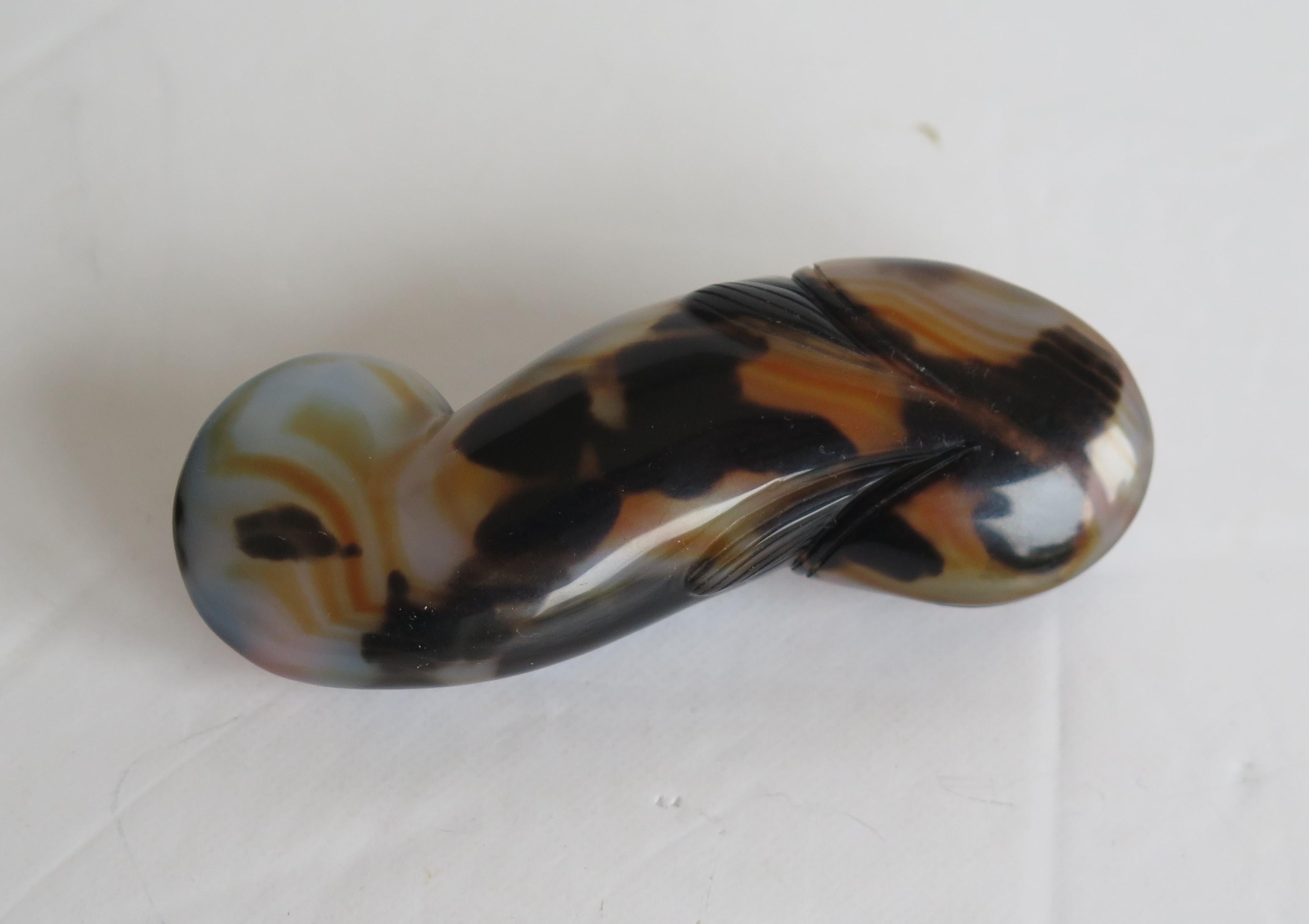 Chinese Natural Agate Stone Snuff Bottle Hand Carved as a Fish, circa 1940 4