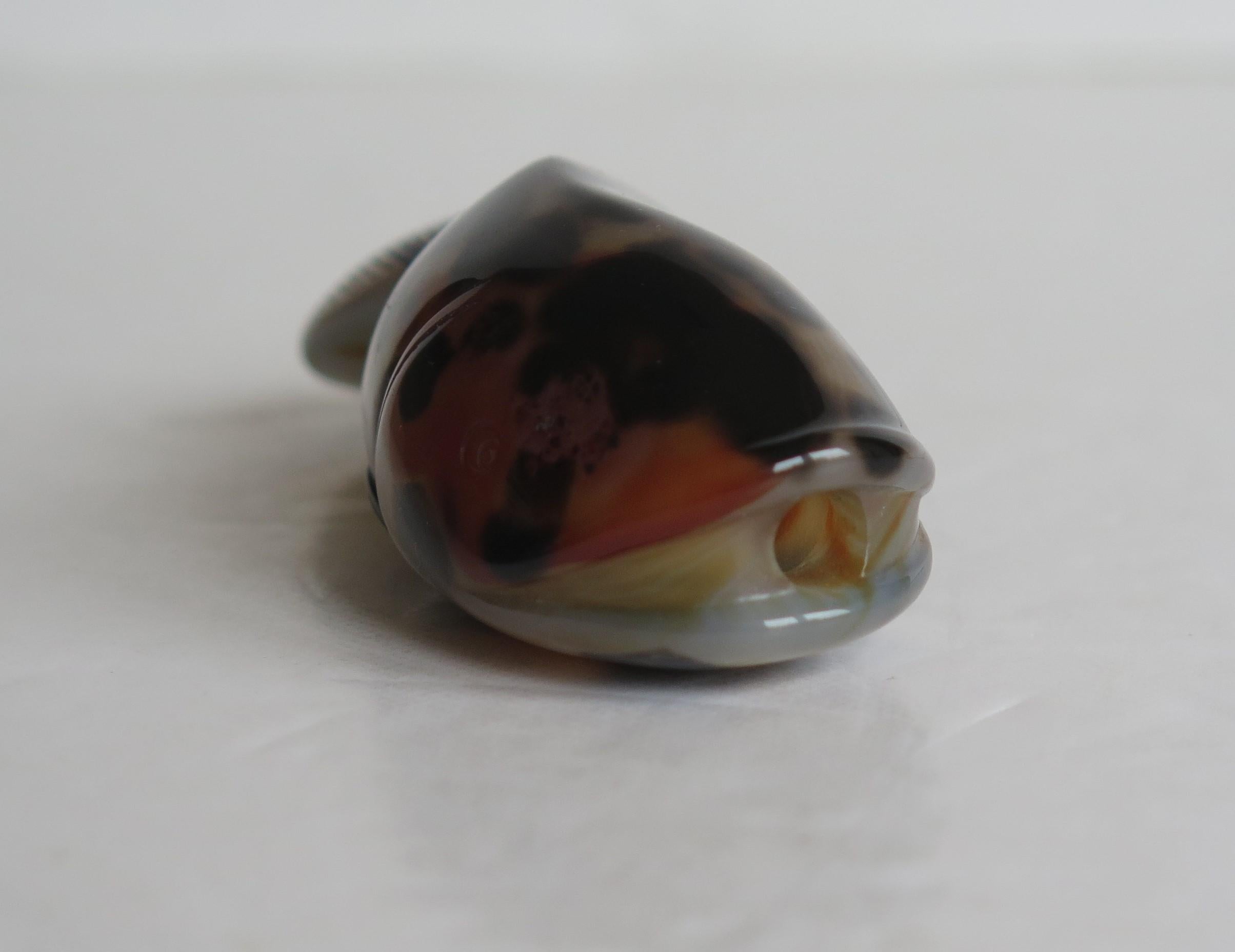 Chinese Natural Agate Stone Snuff Bottle Hand Carved as a Fish, circa 1940 3