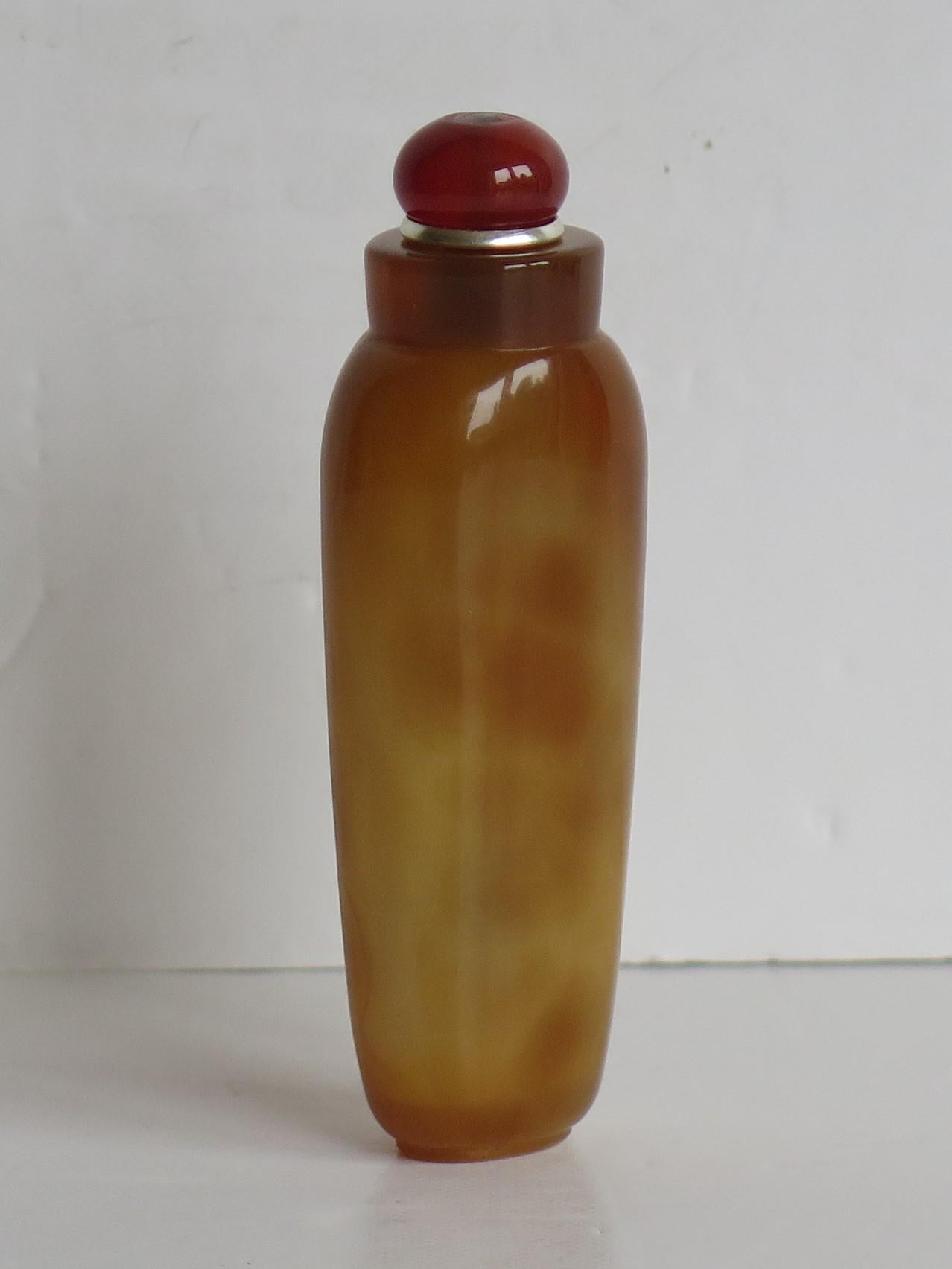 Chinesische Schnupftabakflasche aus natürlichem Achatstein, handgeschnitzt mit Löffelplatte, um 1940 im Angebot 3