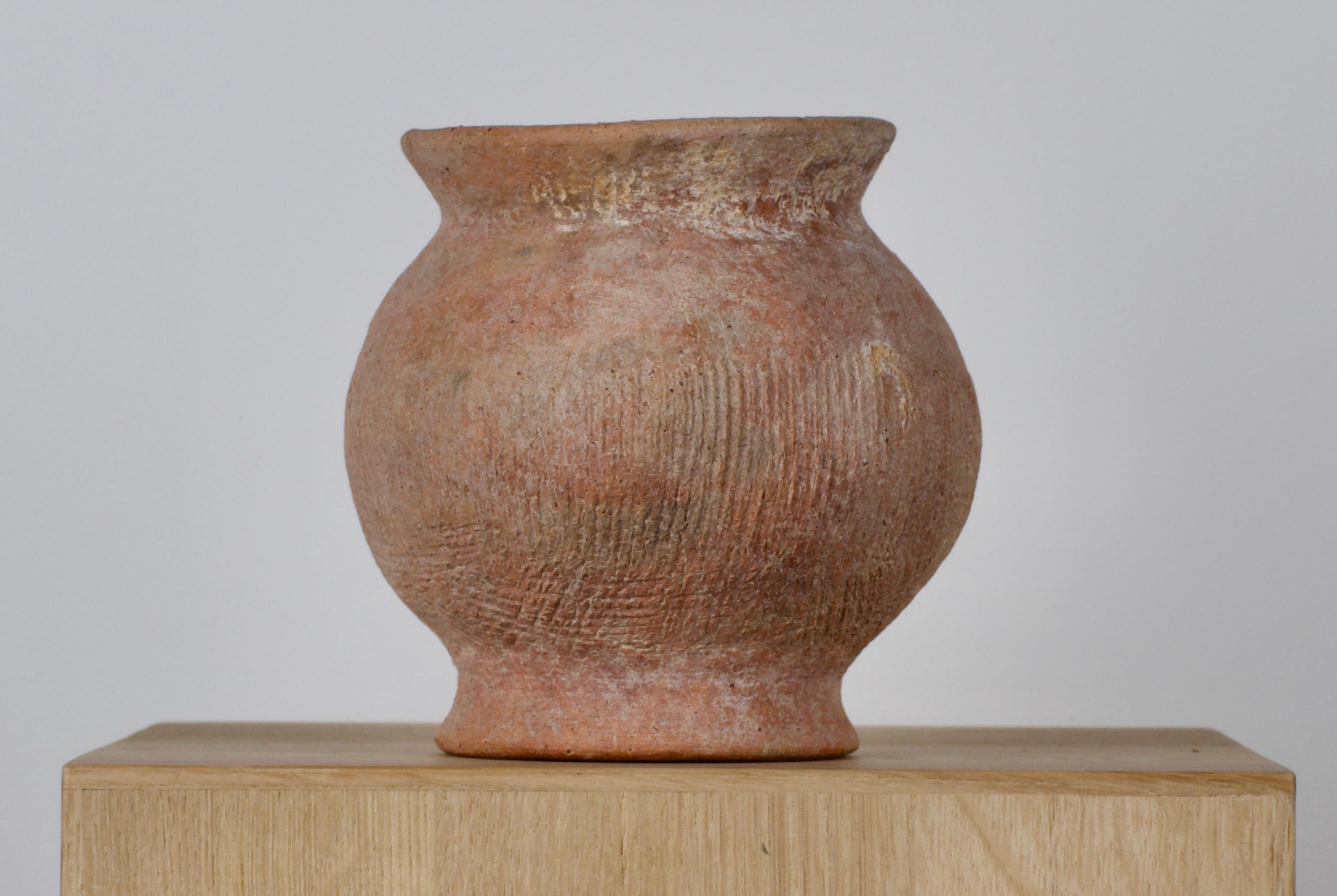 Chinese Neolithic Leather-Look Vessel In Good Condition In Bonita Springs, FL