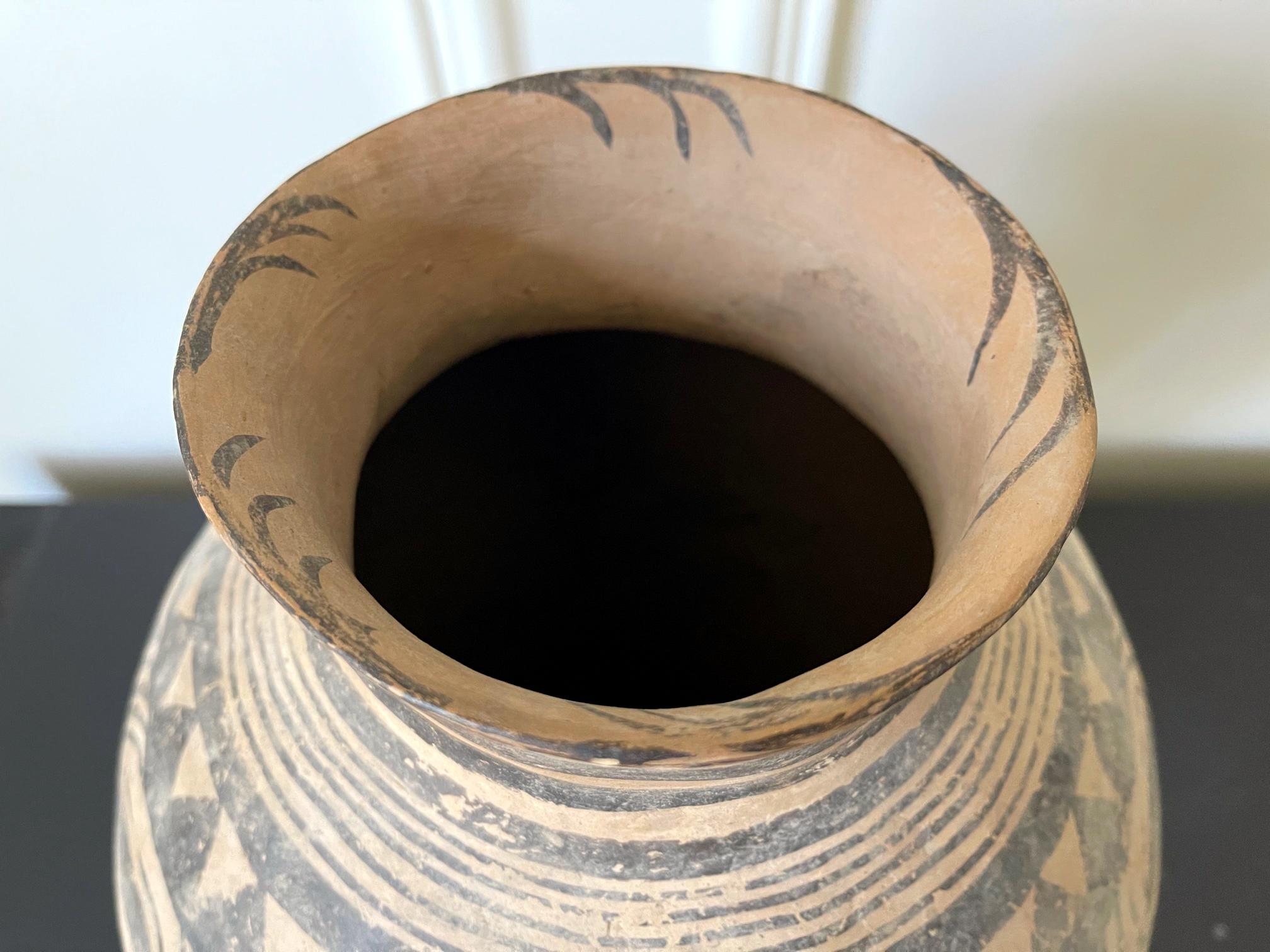 Pot en poterie peinte néo-lithique chinoise 4