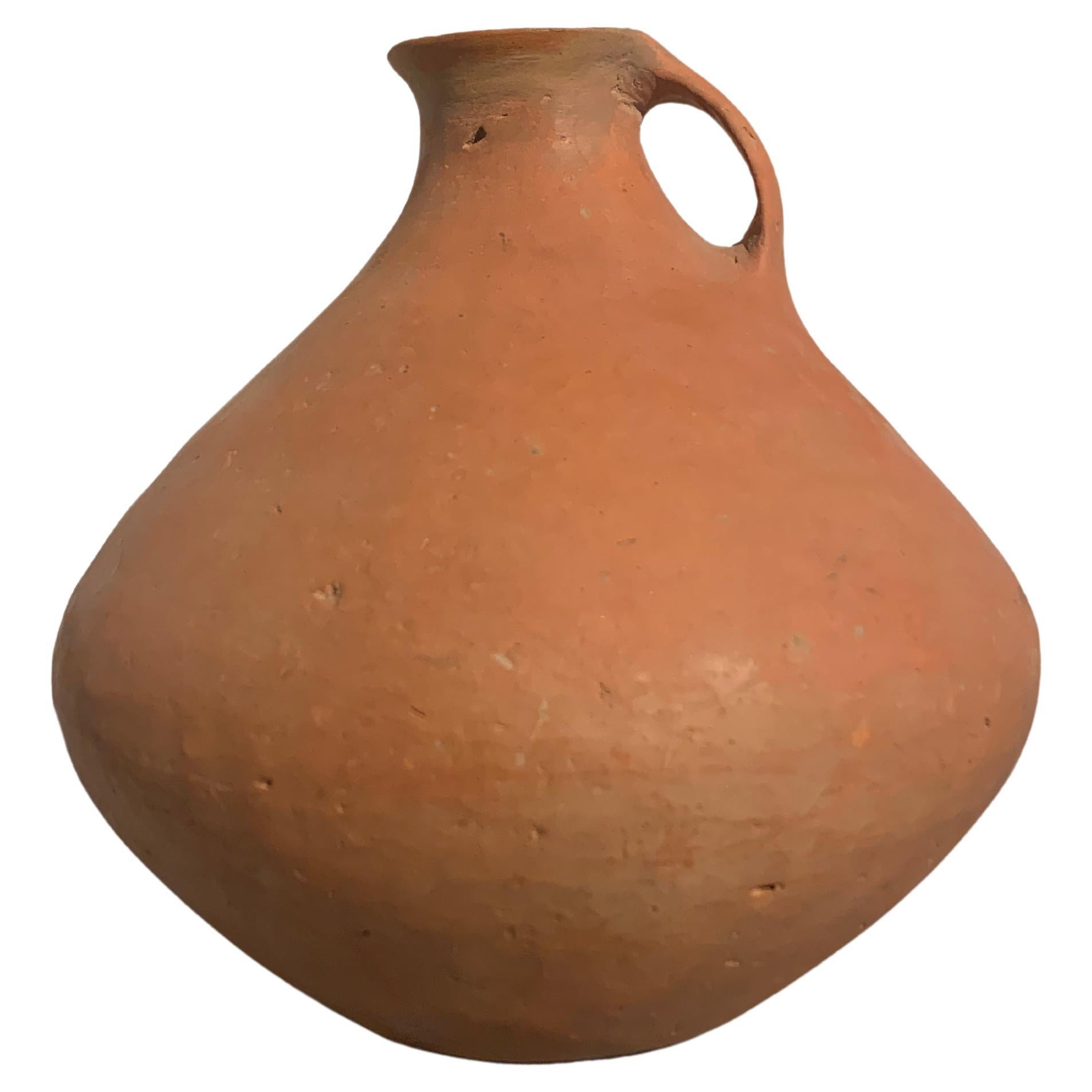 Vase en poterie rouge de la culture néolithique chinoise Qijia, 2200 avant J.-C. - 1600 après J.-C., Chine