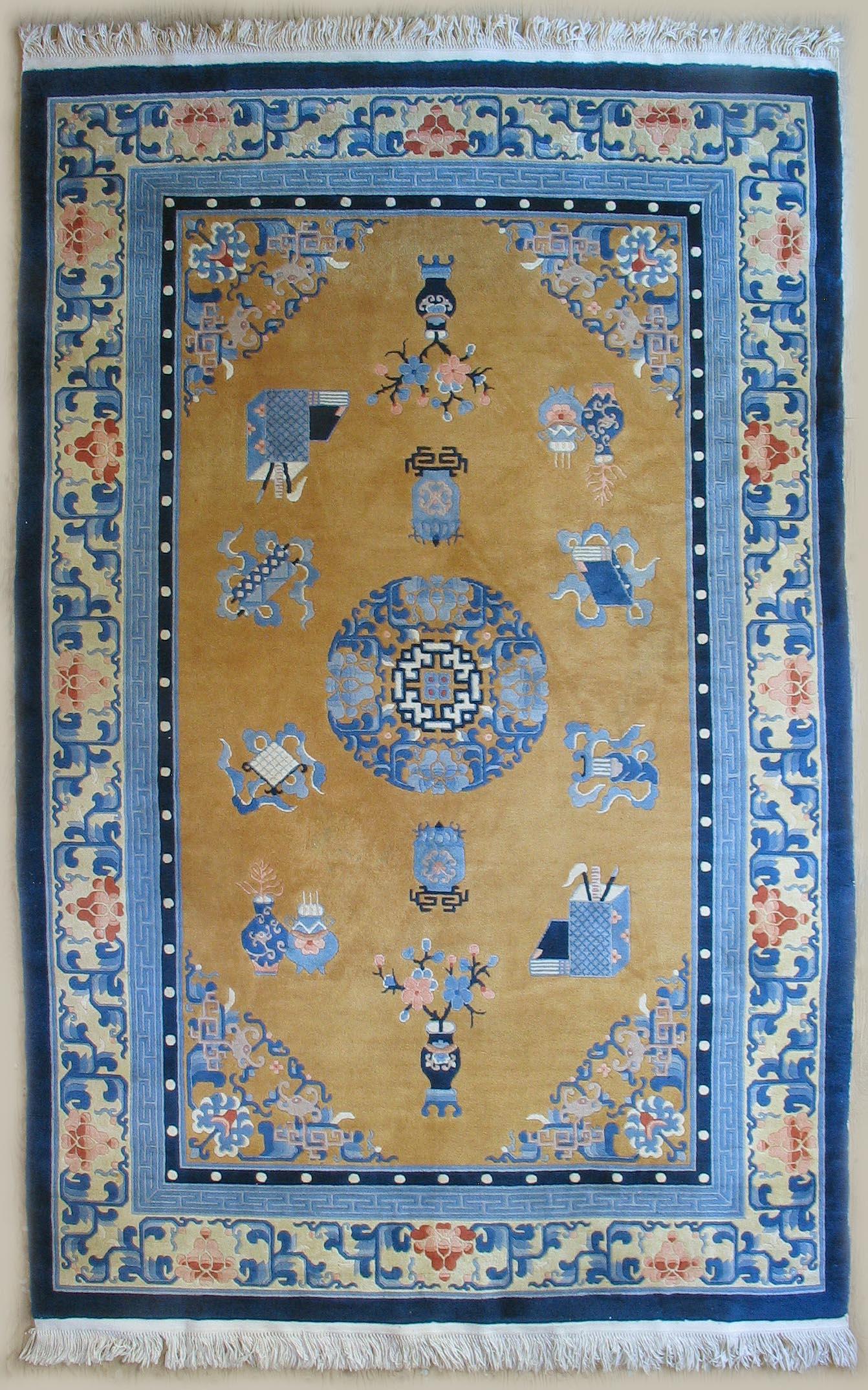 Chinese Ninghsia Style “Hundred Antiques” Carpet, circa 1960 In Good Condition For Sale In Ottawa, Ontario