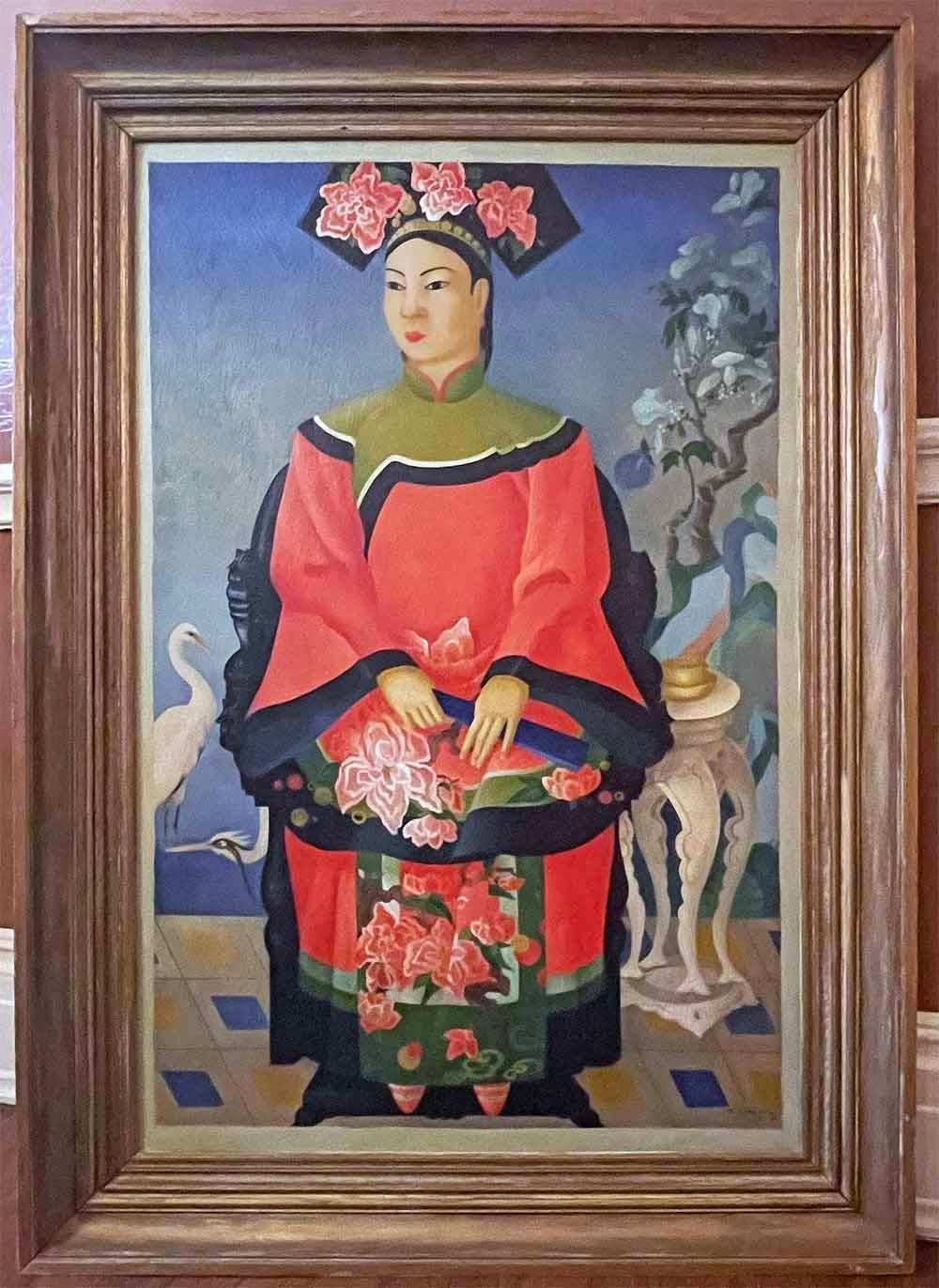„Chinesische Adelige Frau mit Lotusblumen und Orchideen“, Art déco-Gemälde, Rosa & Blau im Zustand „Gut“ im Angebot in Philadelphia, PA
