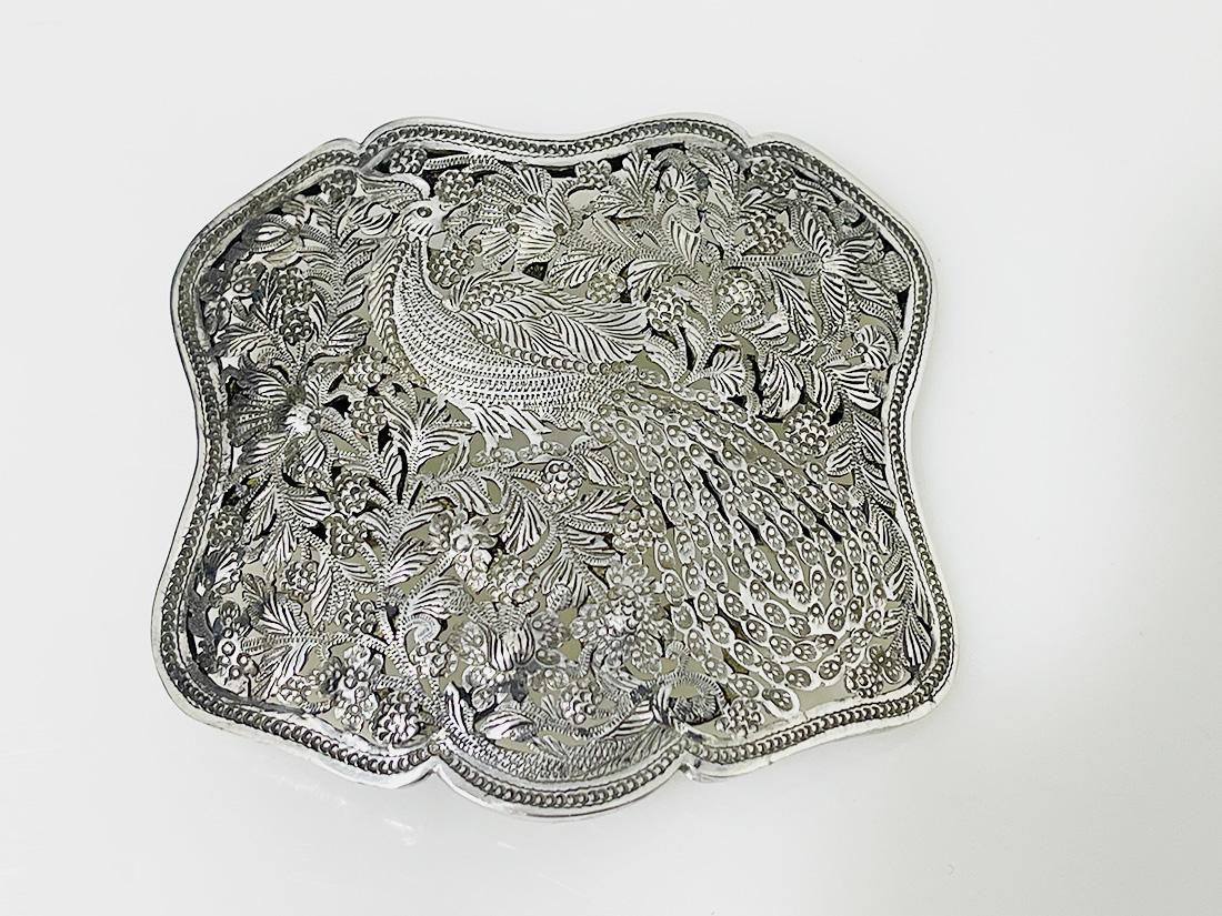 Chinese Nyonya Peranakan set of belt with buckle and bracelet, ca 1900

Belts like this one were worn in the early twentieth century by Peranakan Chinese women in Indonesia (The nonyas), especially in Singapore, but also in Malacca and Penang. The