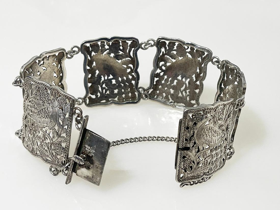 Silver Chinese Nyonya Peranakan set of belt with buckle and bracelet, ca 1900 For Sale
