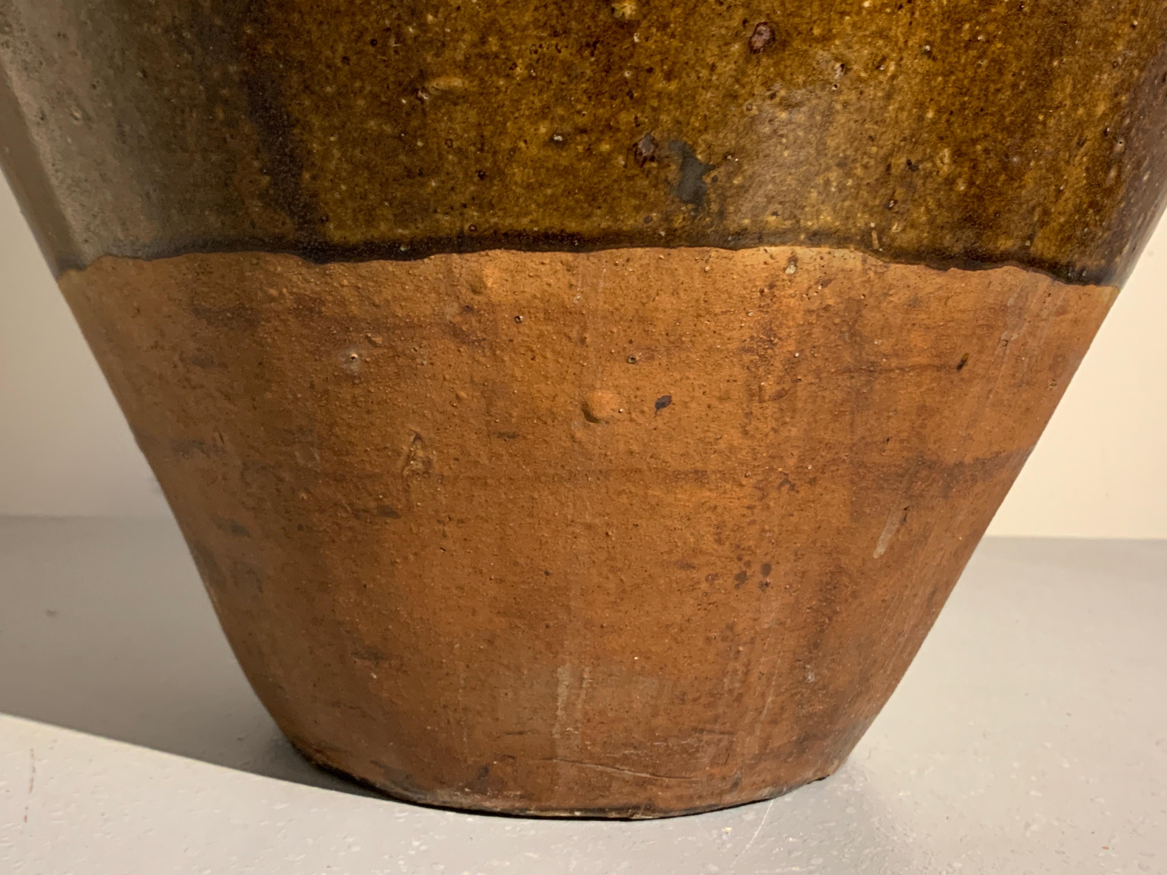 Chinese Ochre Brown Glazed Martaban Jar, Ming Dynasty, 15th-16th Century For Sale 1