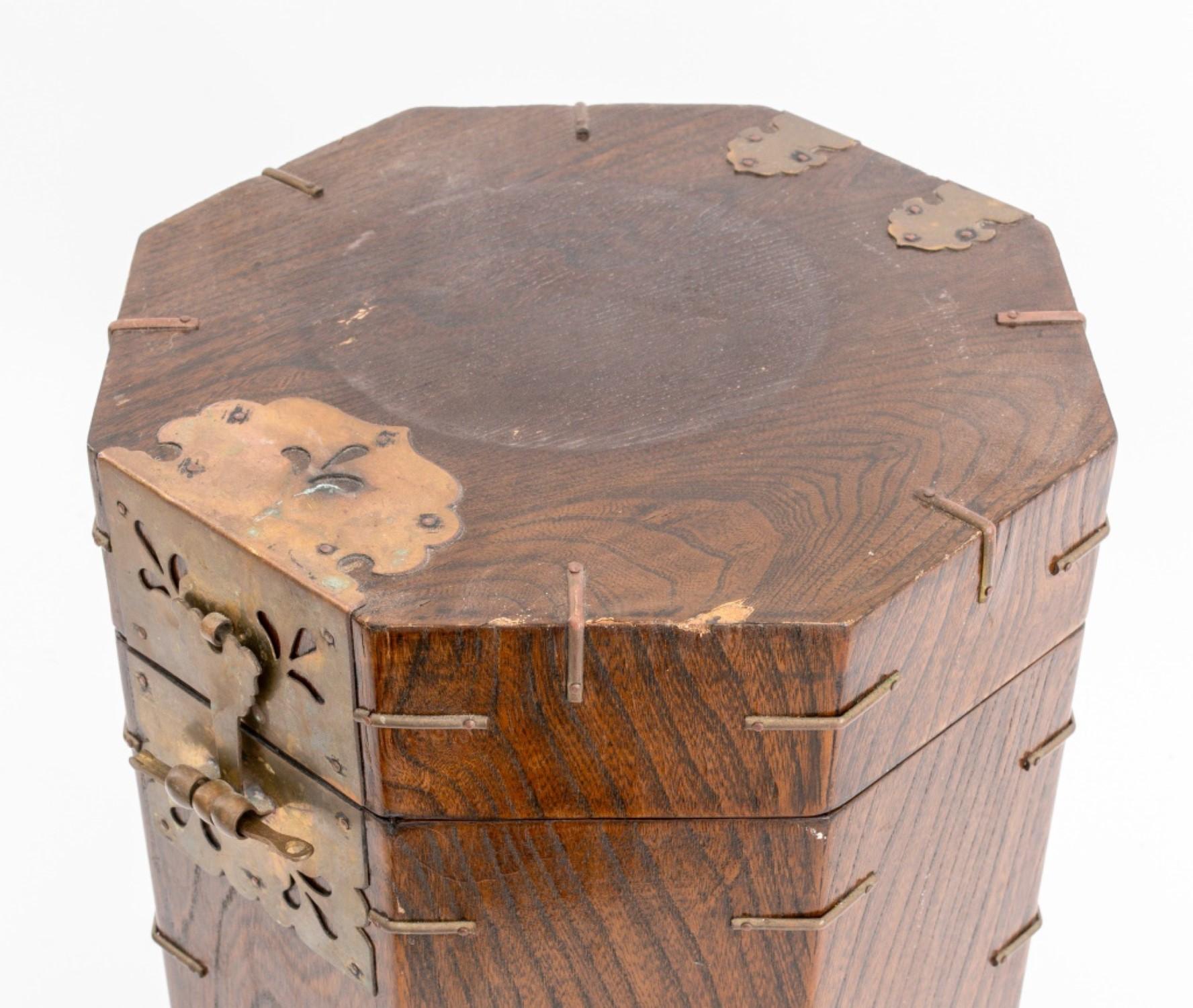 20th Century Chinese Octagonal Storage Box For Sale