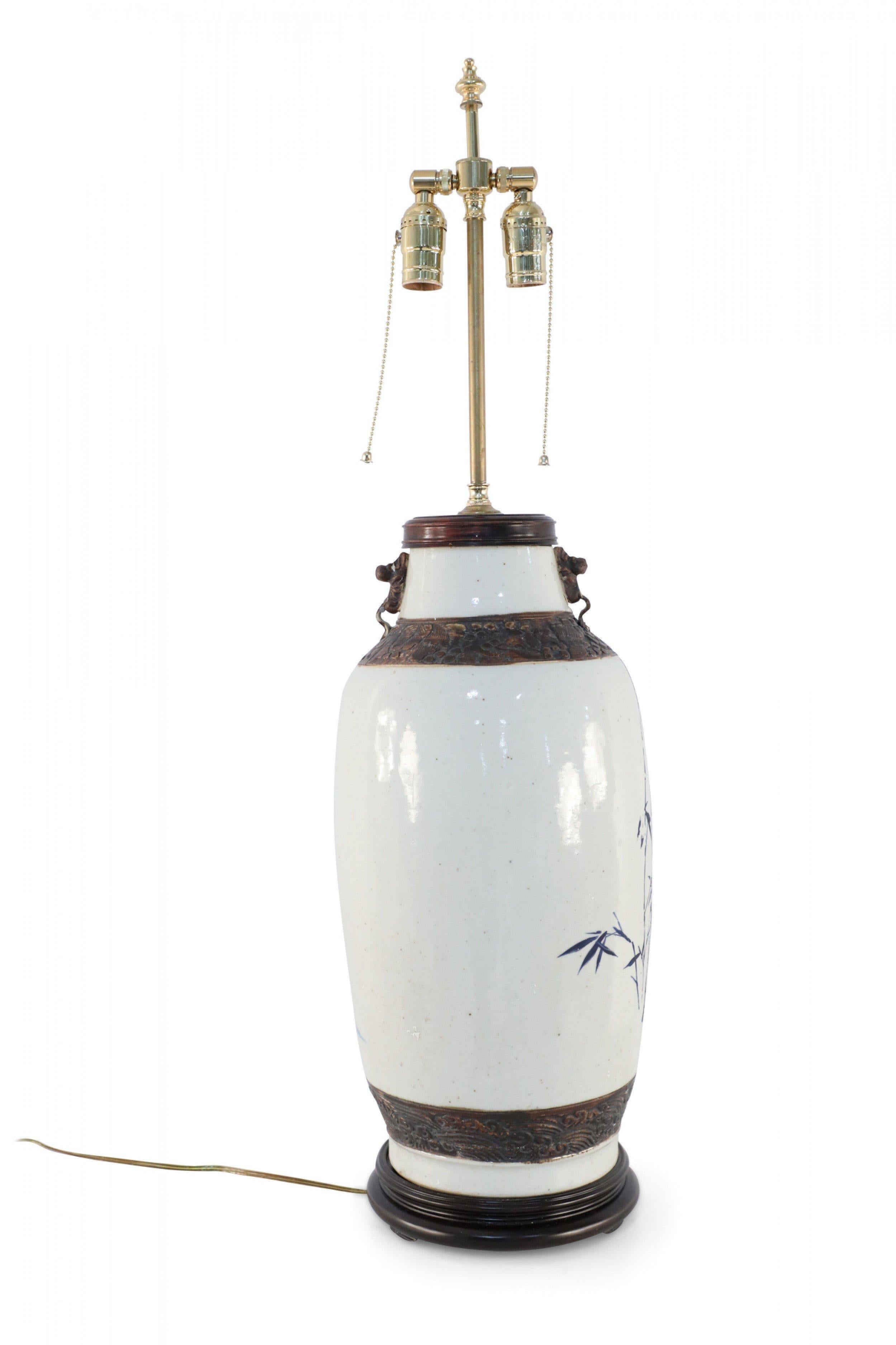 Chinese Off-White and Blue Figurative Scene Stoneware Table Lamp In Good Condition For Sale In Queens, NY