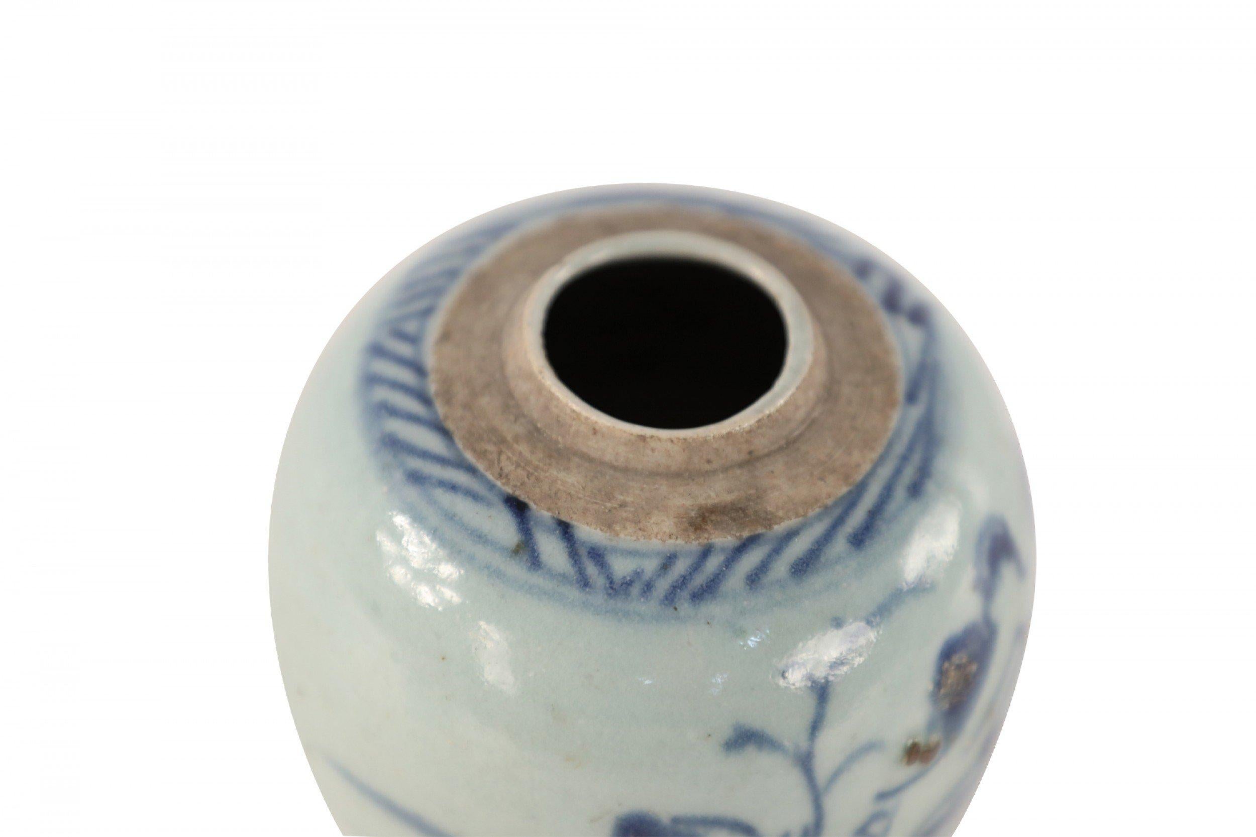 Chinois Pot en porcelaine de Chine à motif de scène pastorale blanc cassé et bleu en vente