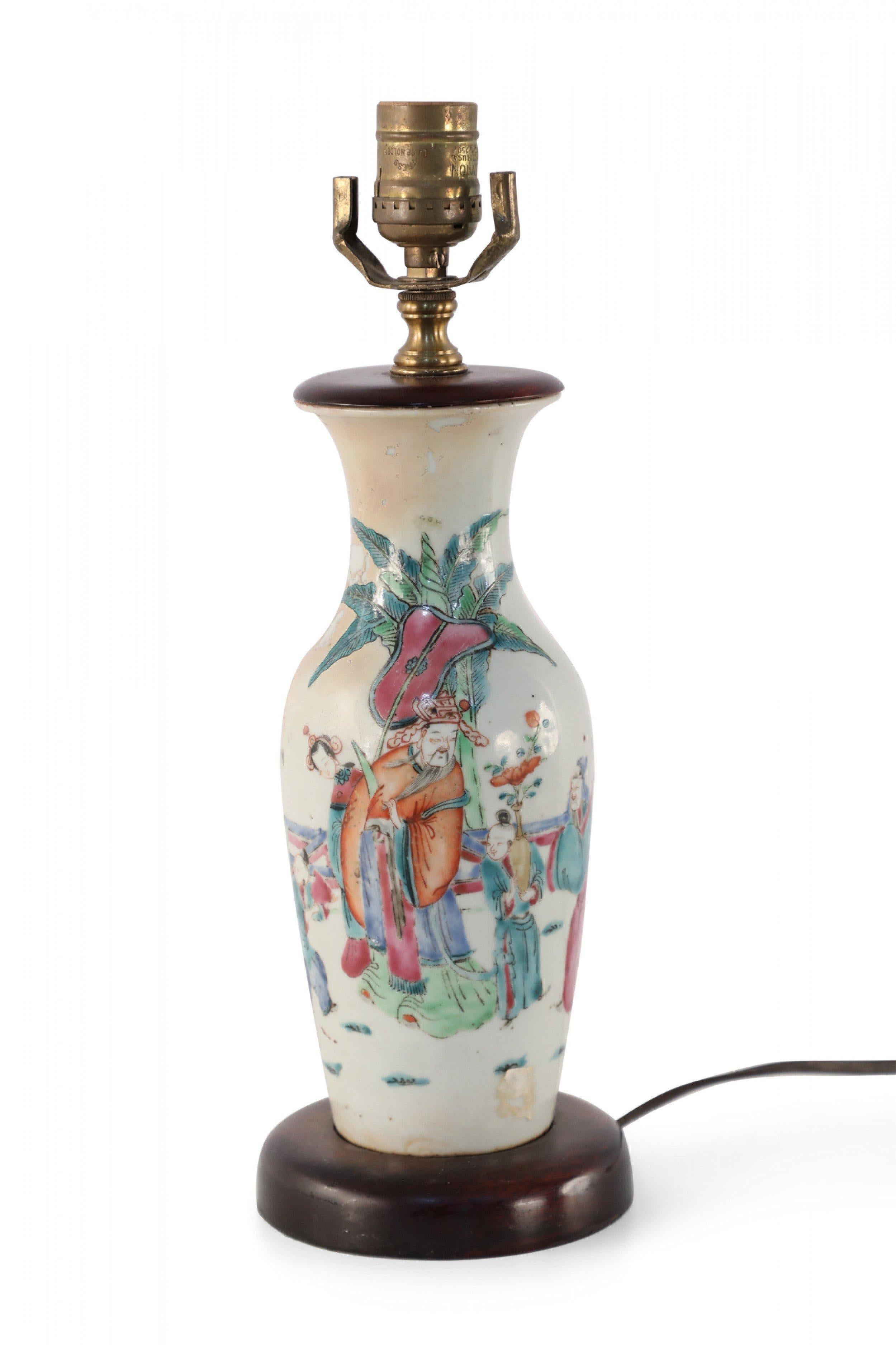 Chinese Export Chinese Off-White and Figurative Scene Porcelain Urn Table Lamp For Sale