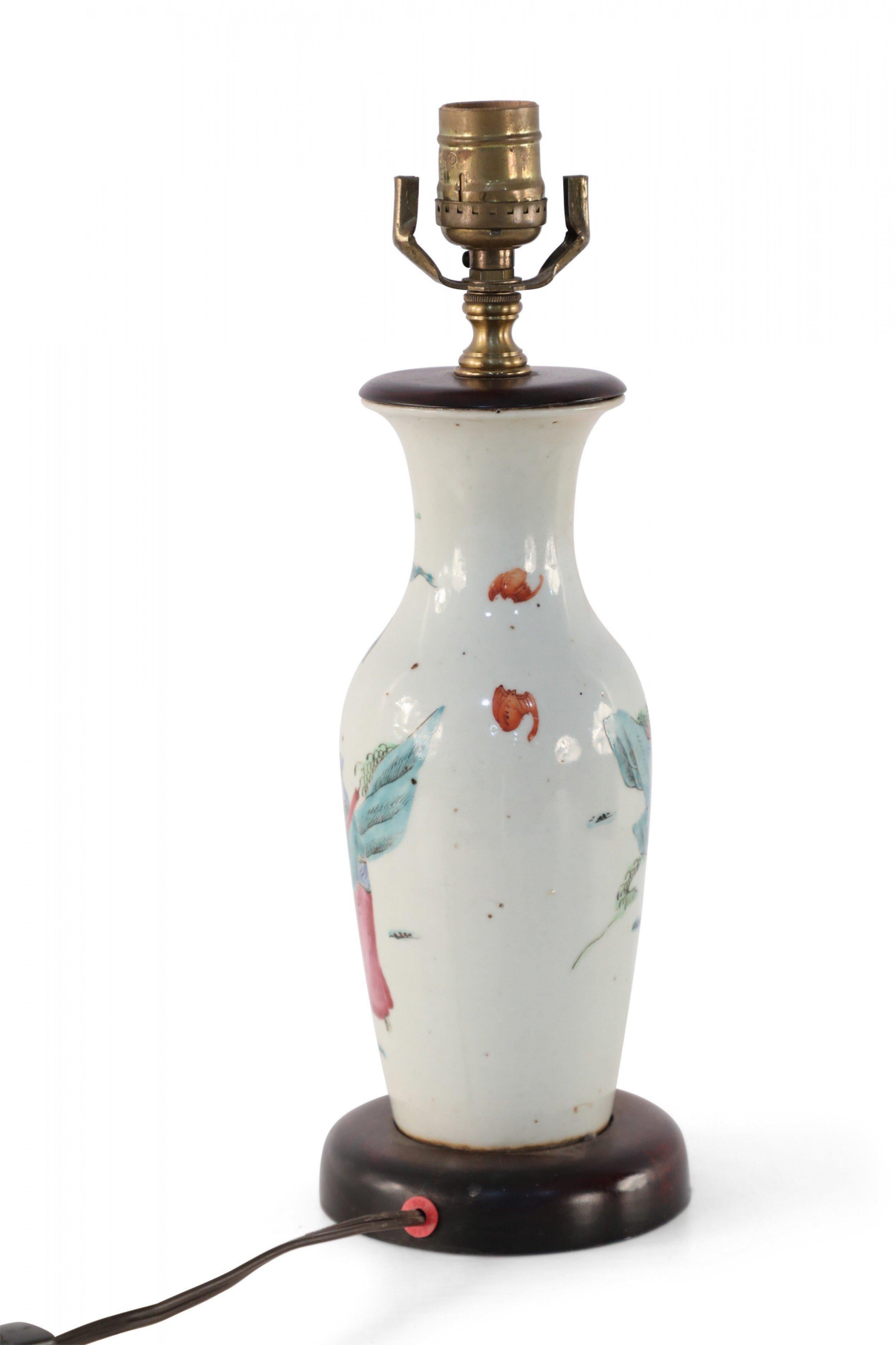 19th Century Chinese Off-White and Figurative Scene Porcelain Urn Table Lamp For Sale