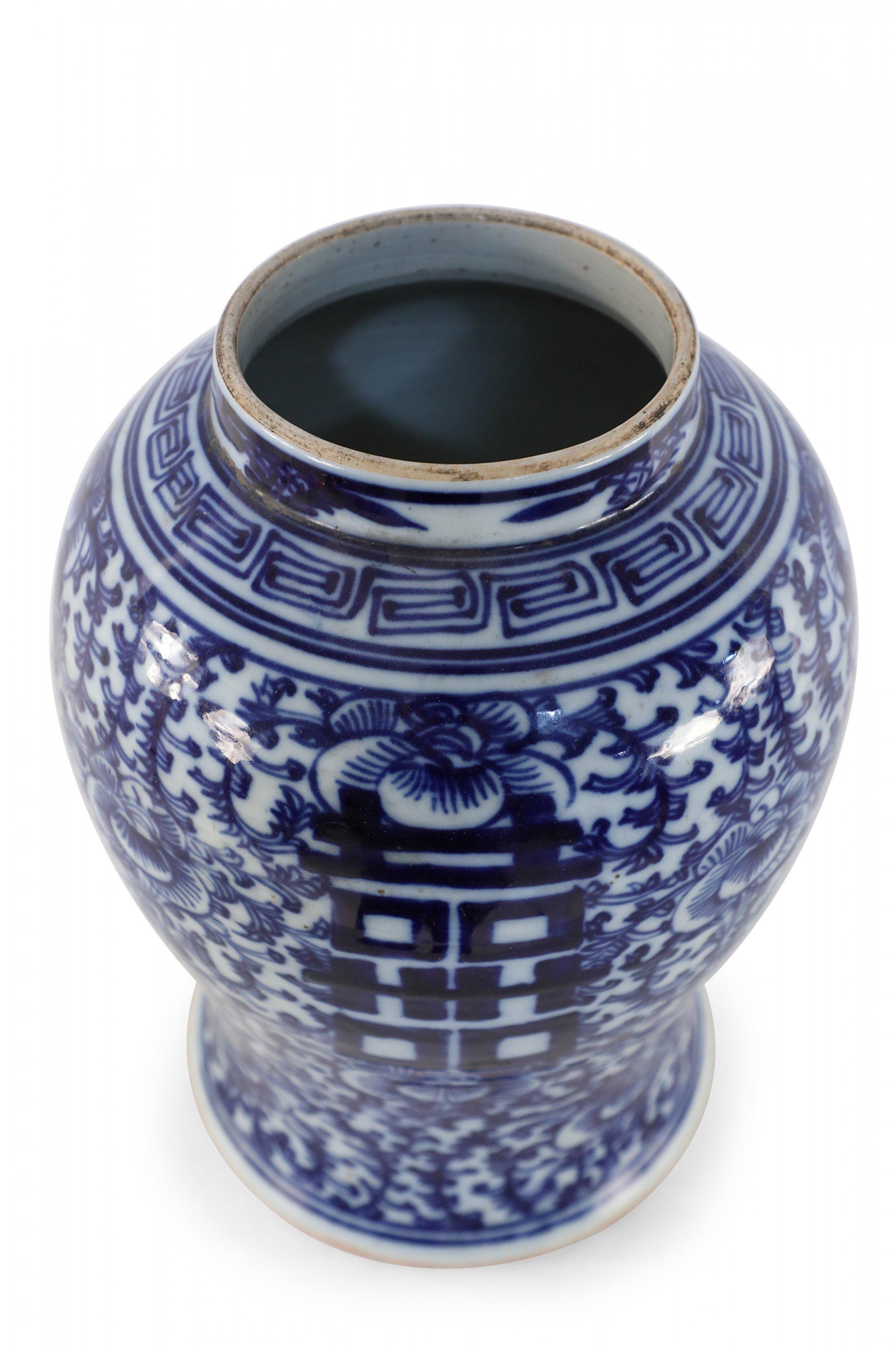 Chinese Off-White and Navy Vine Motif Porcelain Urn Vase In Good Condition For Sale In New York, NY