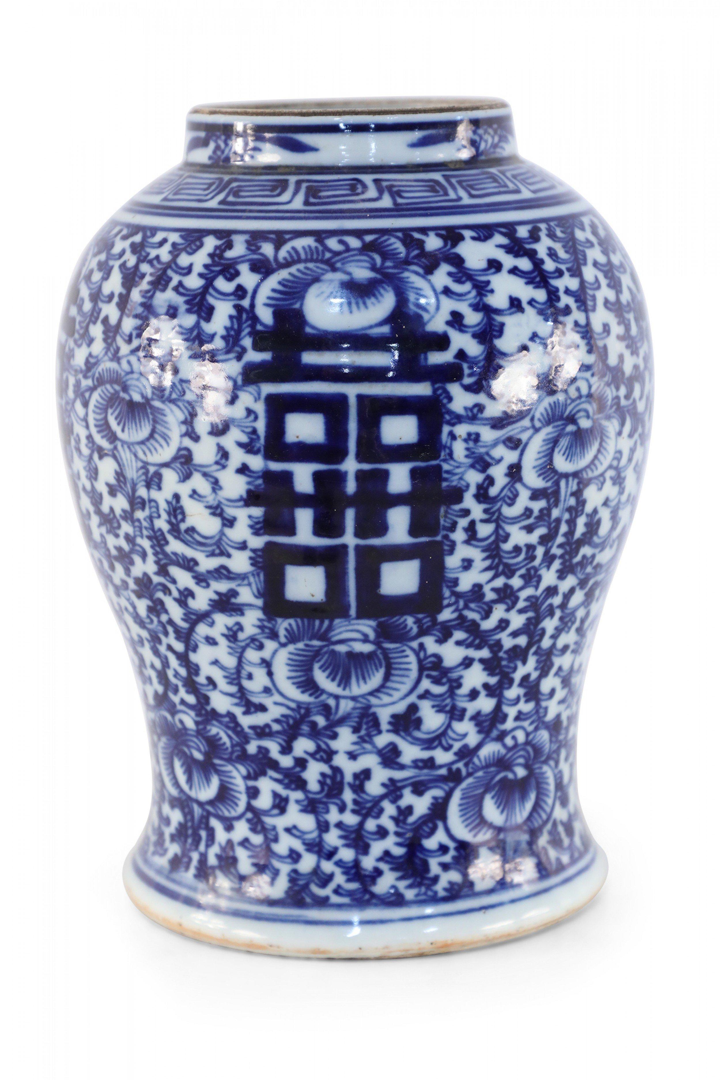 20th Century Chinese Off-White and Navy Vine Motif Porcelain Urn Vase For Sale