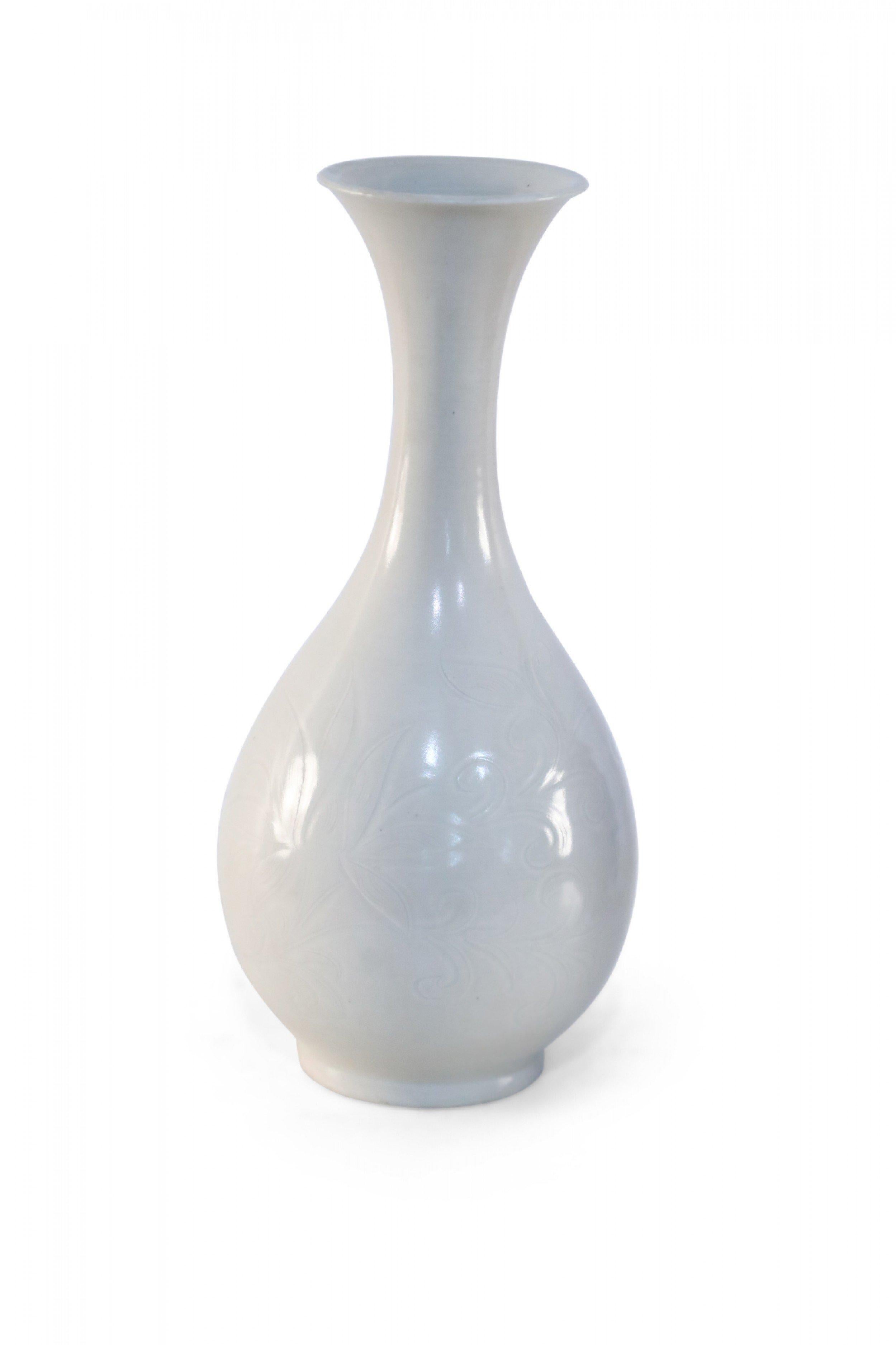 Chinese Off-White and Tonal Patterned Porcelain Vase In Good Condition For Sale In New York, NY