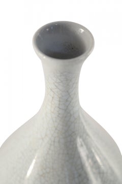 Chinese Off-White Crackle Finish Teardrop Porcelain Vase