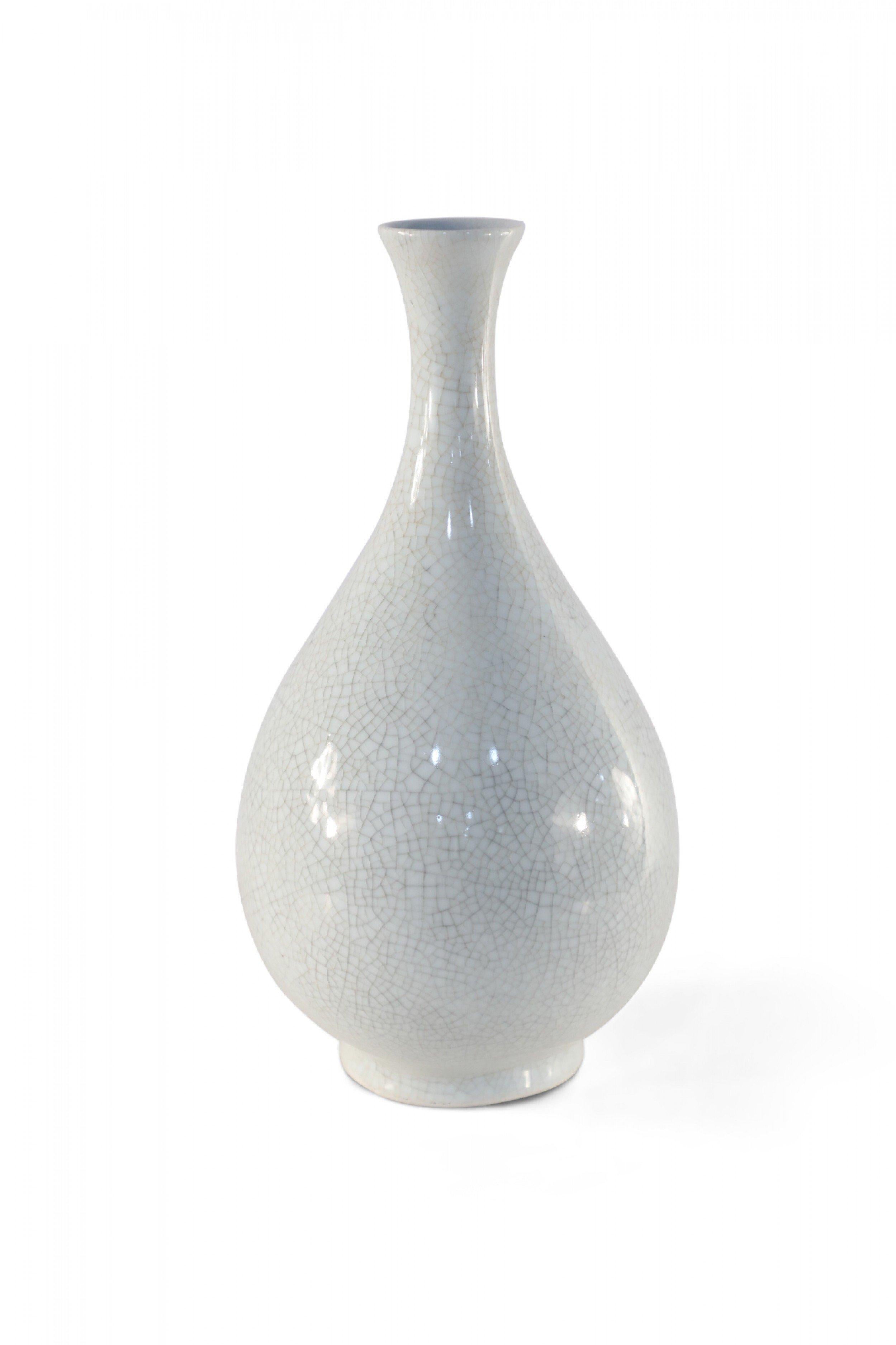 20th Century Chinese Off-White Crackle Finish Teardrop Porcelain Vase For Sale