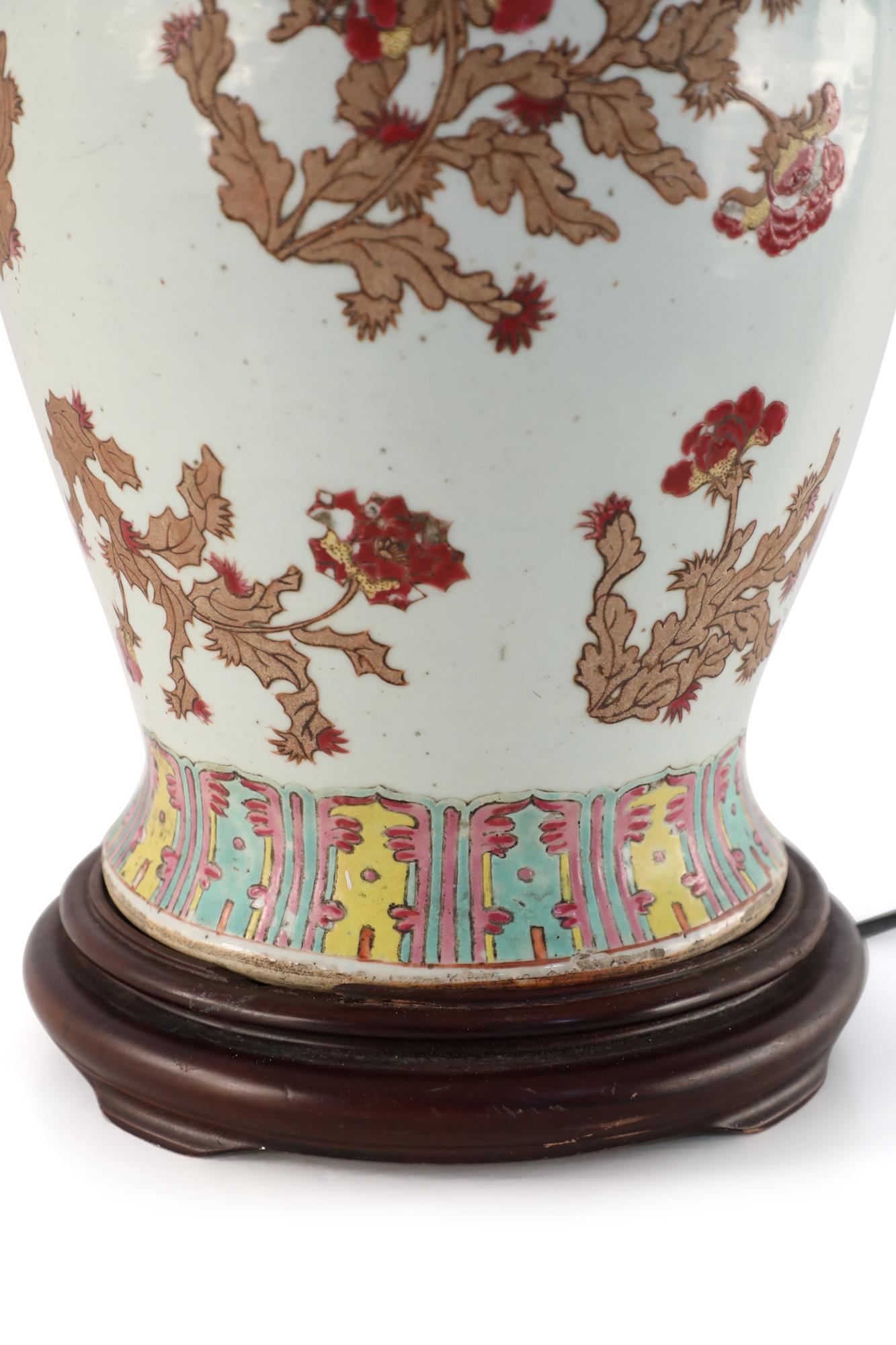 Chinese Off-White Foliage Motif Table Lamp For Sale 5