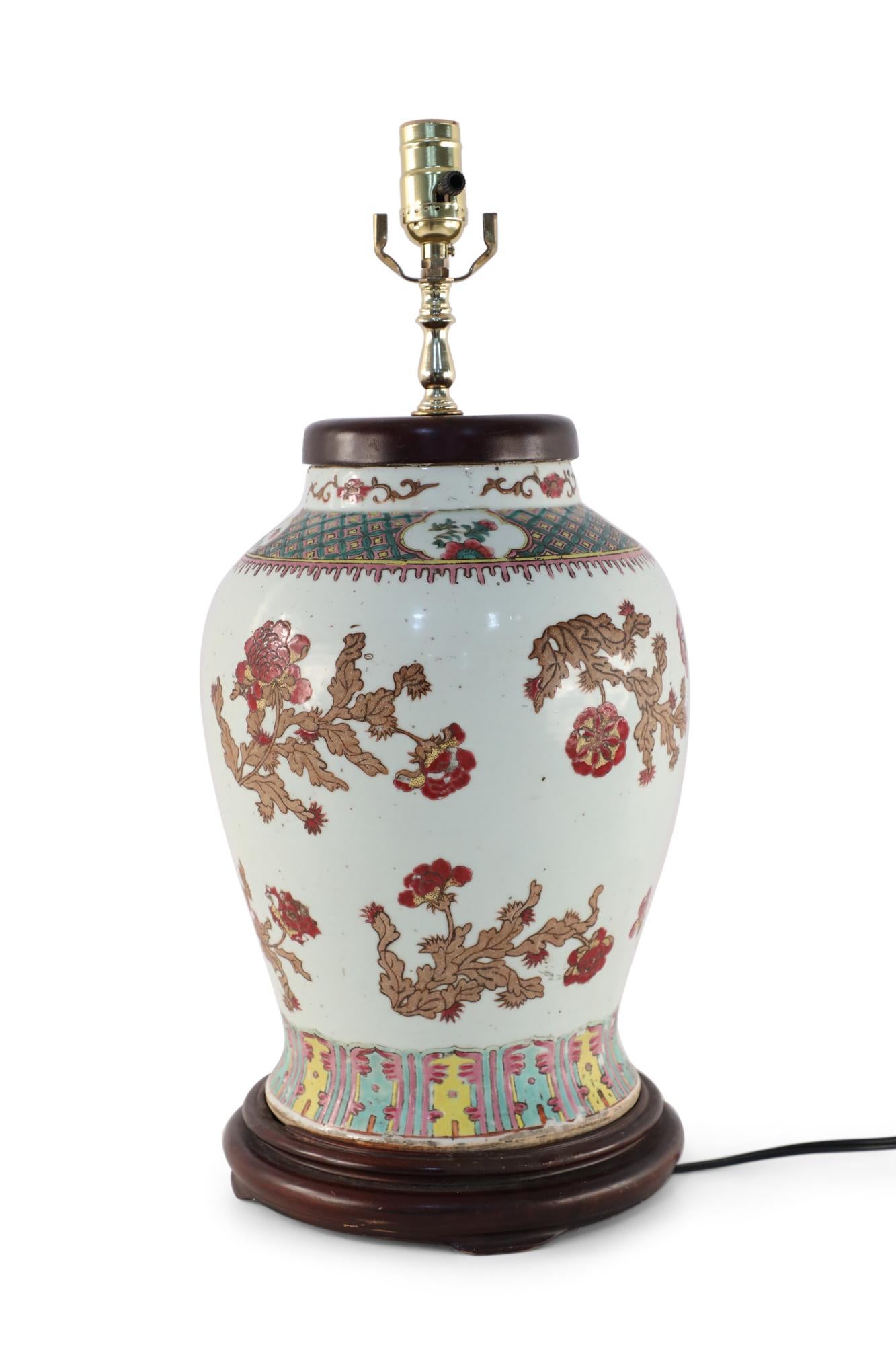 Chinese Off-White Foliage Motif Table Lamp For Sale 2
