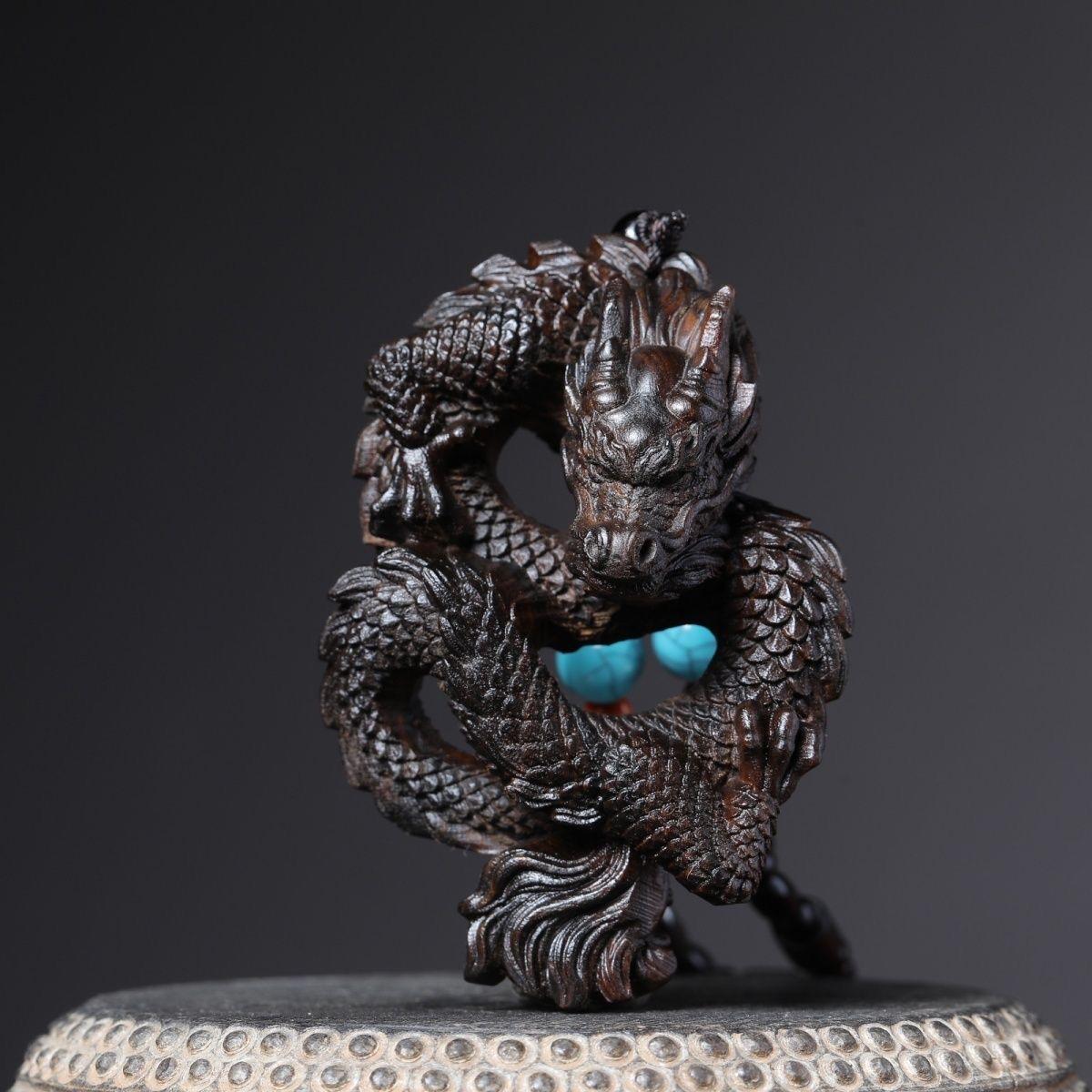 Chinesische alte Agarwood-Gravur-D Drachenskulptur und Halskette mit Anhänger im Zustand „Relativ gut“ im Angebot in 景德镇市, CN