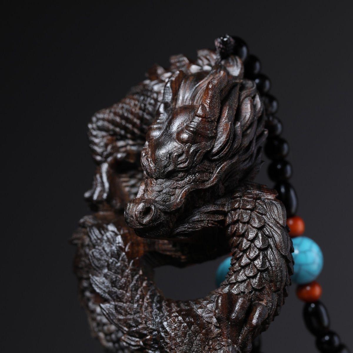 Chinesische alte Agarwood-Gravur-D Drachenskulptur und Halskette mit Anhänger im Angebot 2