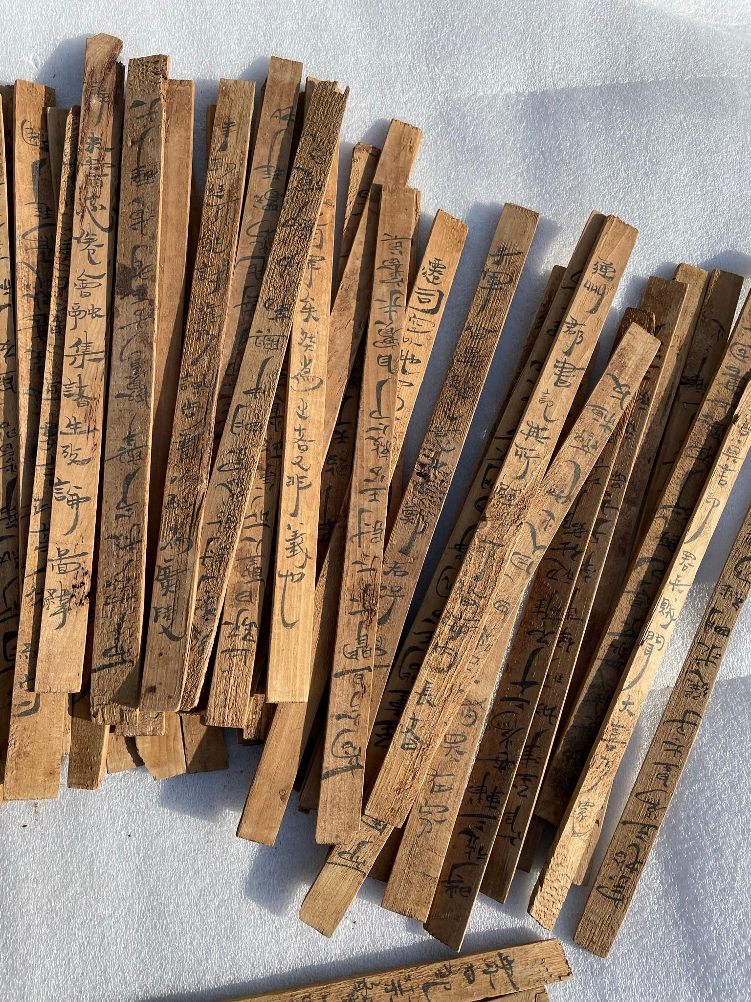 Chinese Old Bamboo Slips with Calligraphy Jiandu, 59 Piece Collection In Good Condition For Sale In South Burlington, VT