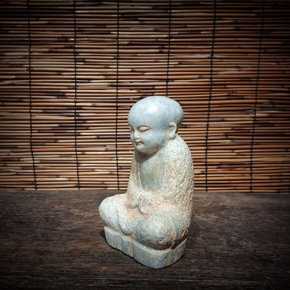 Chinese Old Marble Carving Young Sitting Monk Statue In Fair Condition For Sale In 景德镇市, CN
