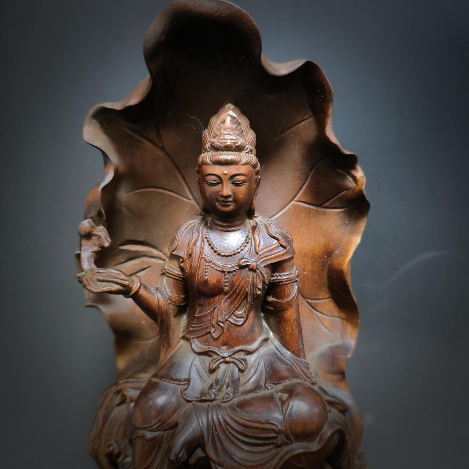 Statue de Bouddha du Lotus assis sur bois ancien chinois en vente 5