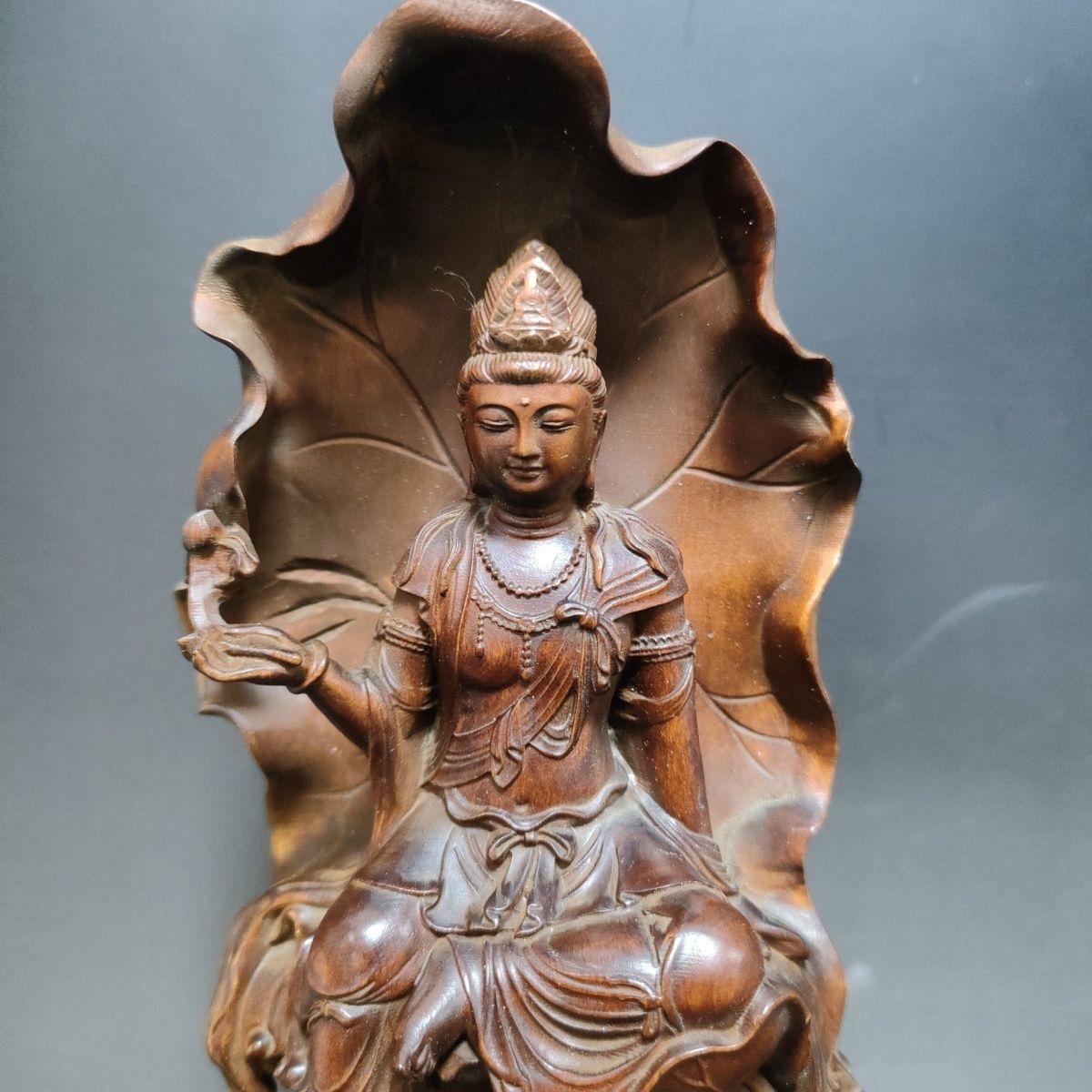 Chinese Old Wood Sitting on Lotus Buddha Statue In Good Condition For Sale In 景德镇市, CN