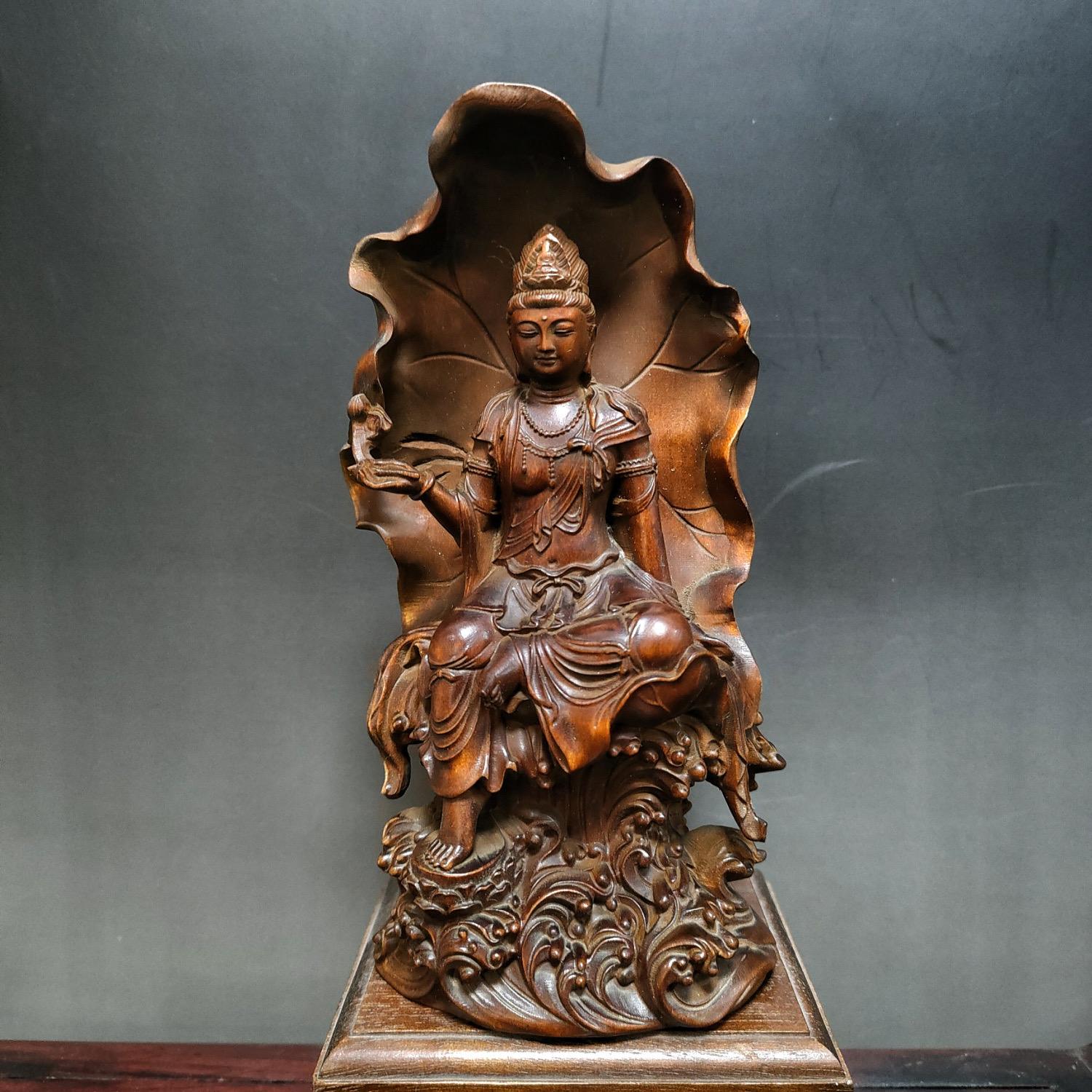 Statue de Bouddha du Lotus assis sur bois ancien chinois en vente 3