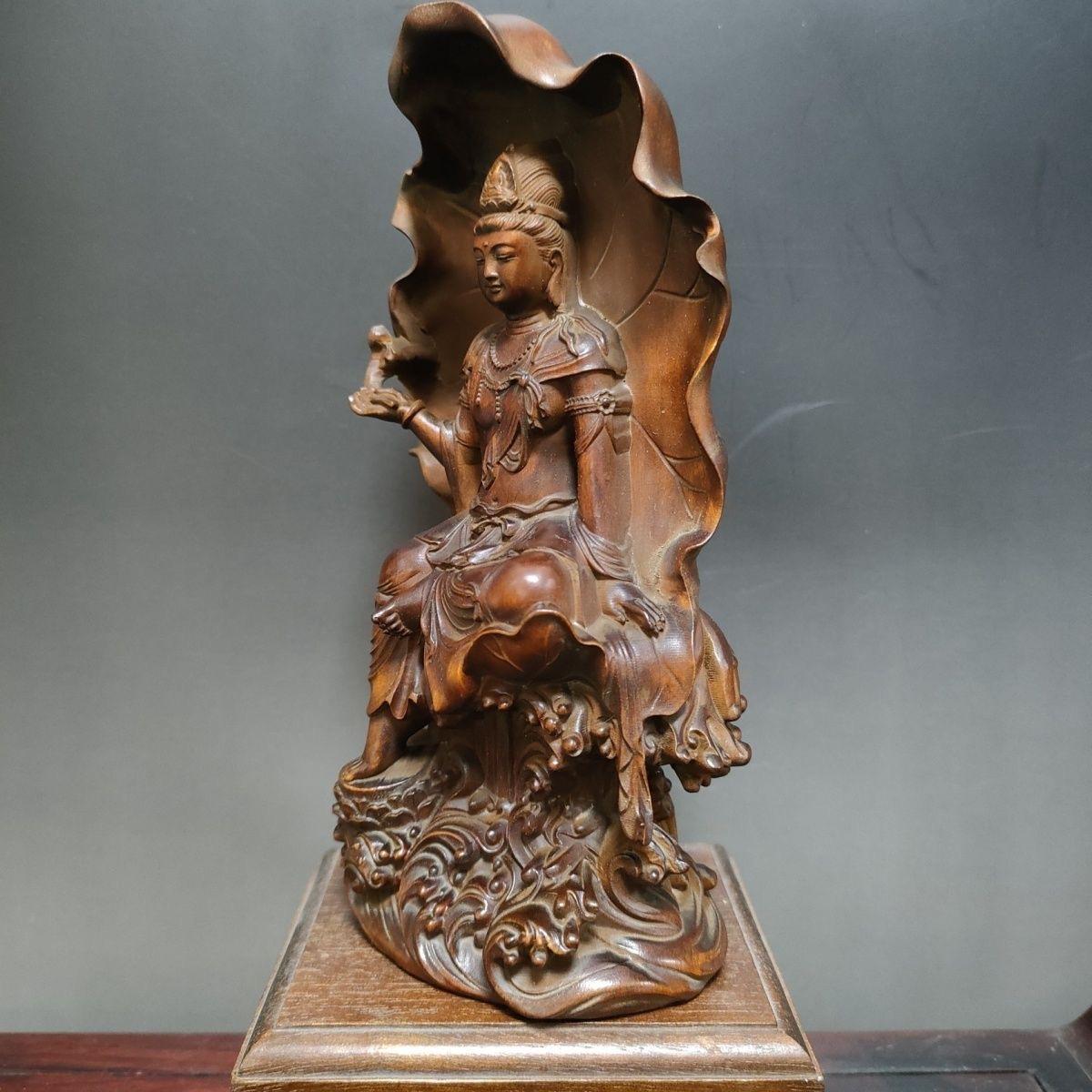 Chinesische Buddha-Statue aus altem Holz auf Lotus-Buddha-Statue im Angebot 4