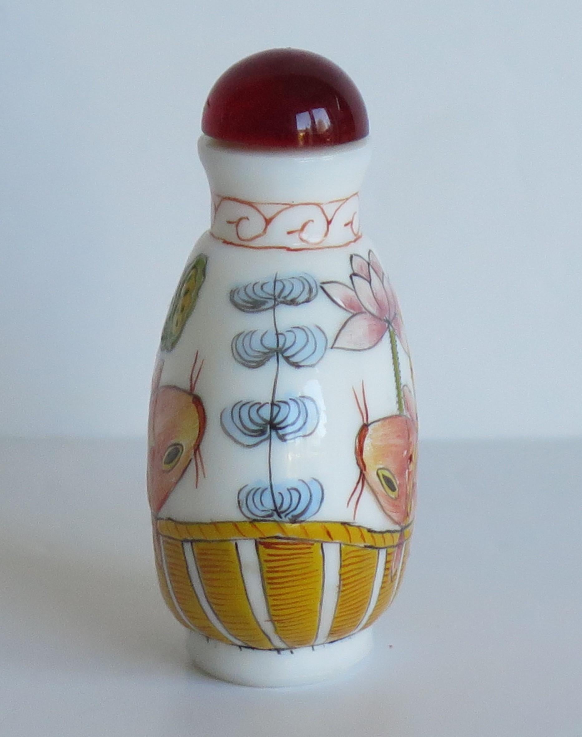 Hand-Painted Chinese Opaque Glass Snuff Bottle Hand Enamelled 3-Character Base Mark