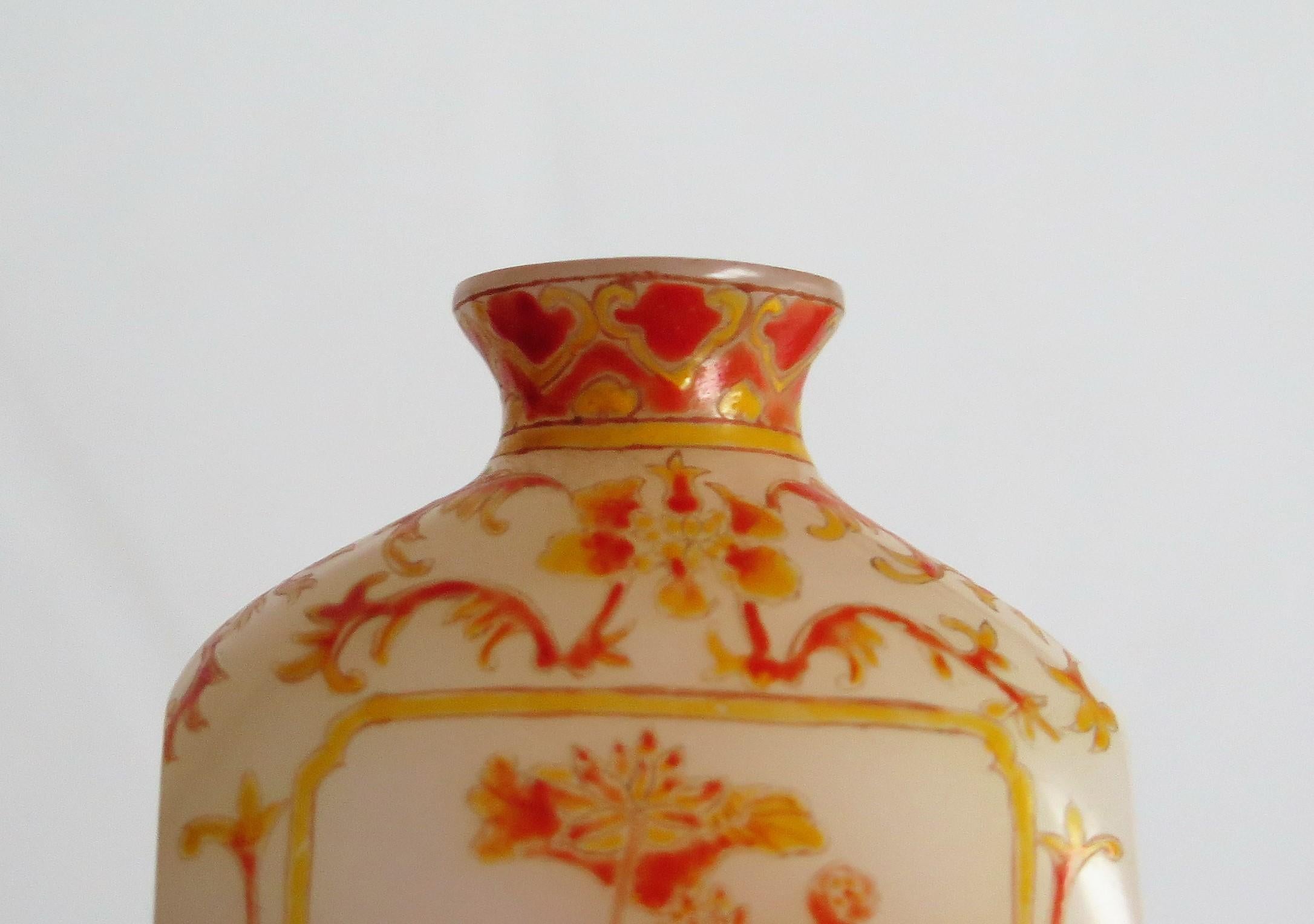 Chinese Opaque Glass Snuff Bottle Hand Enamelled 4-Character Base Mark 10