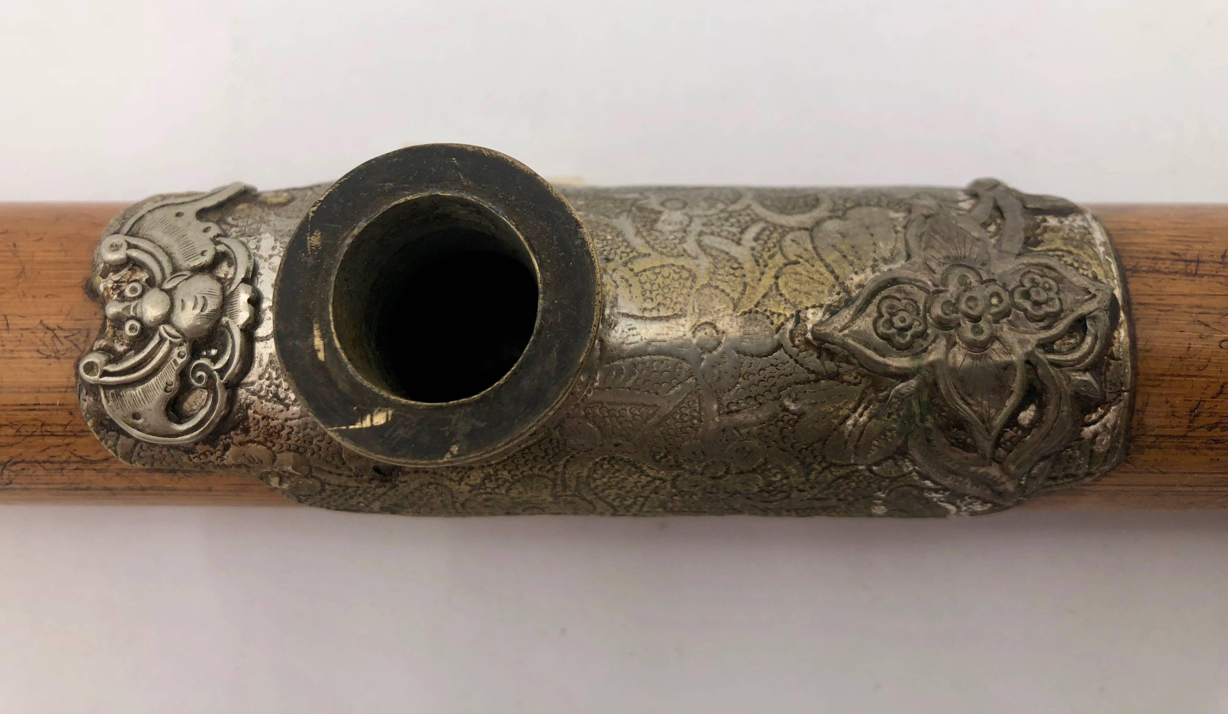 Chinoiserie Chinese Opium Pipe Jade Body with Silver Rings and Saddle, Late 1800s For Sale