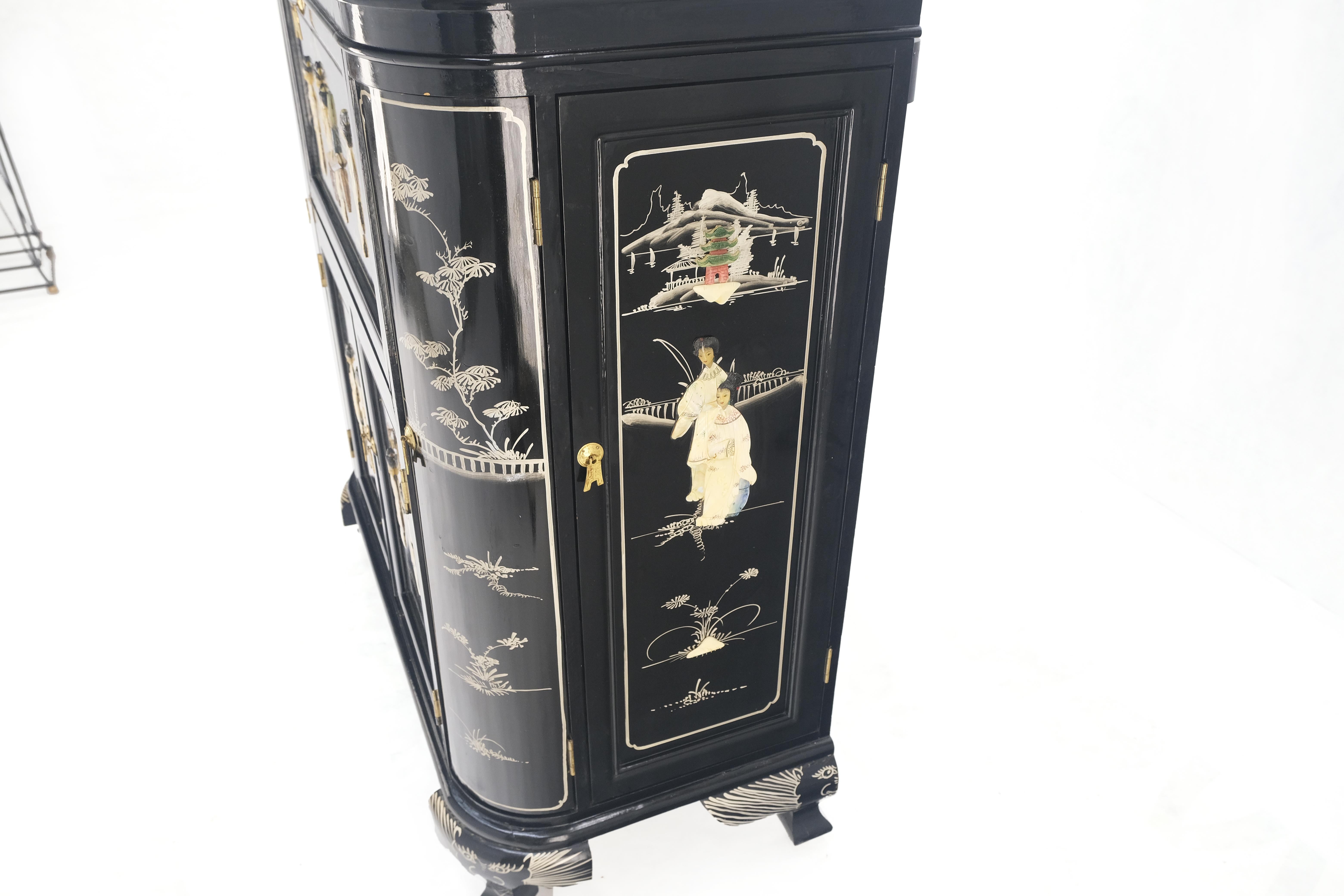 Chinoiserie Chinese Oriental Black Lacquer Mother of Pearl Figurine Decorated Liquor Cabinet For Sale