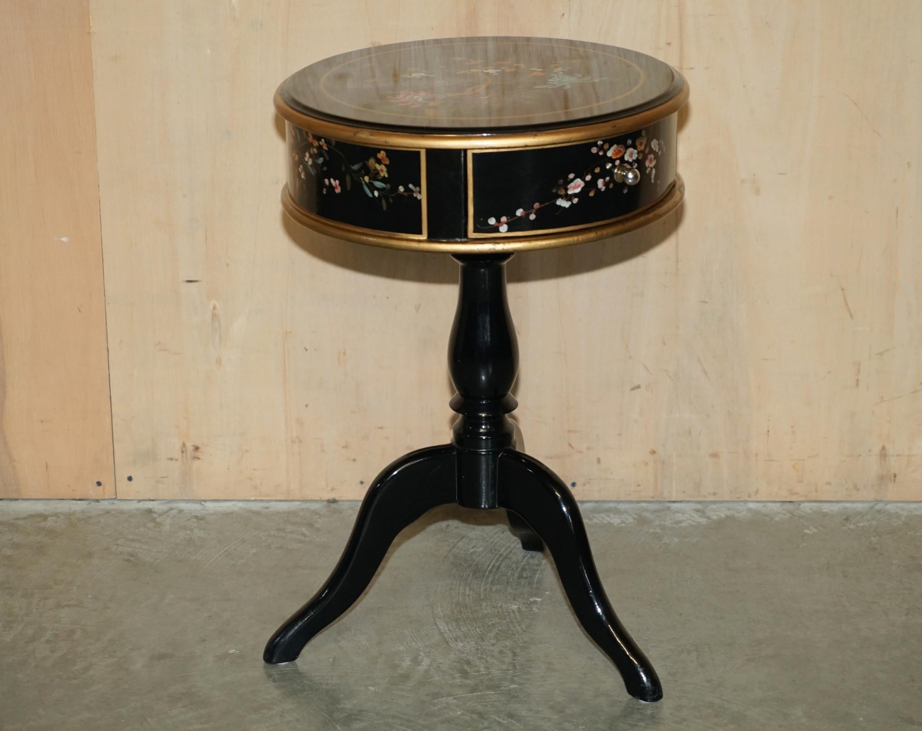 Royal House Antiques

Royal House Antiques is delighted to offer for sale this very nicely made Chinese Chinoiserie style side end table with hand painted finish 

Please note the delivery fee listed is just a guide, it covers within the M25 only