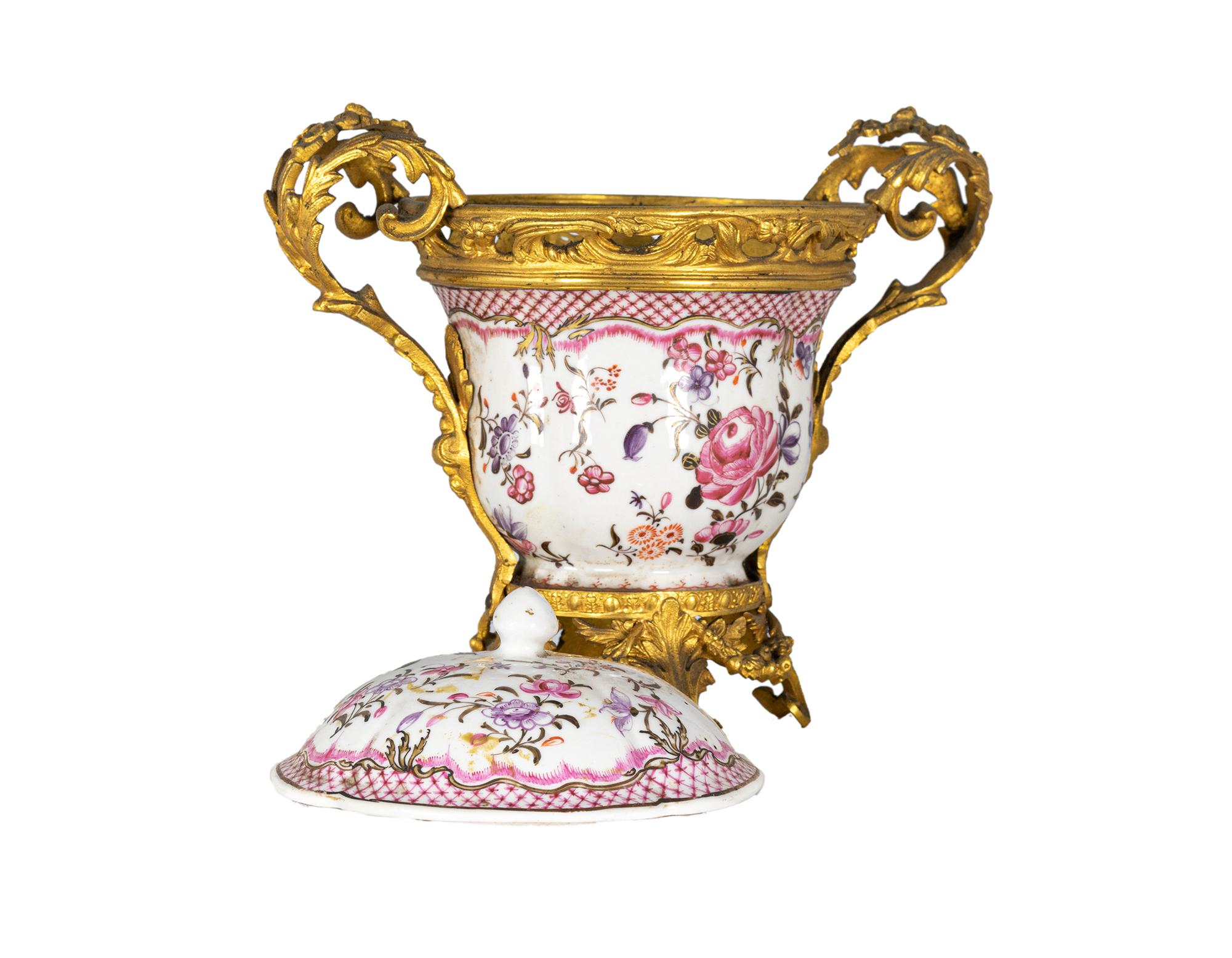 Chinese & Ormolu Bronze Mounted Terrine, 18th Century In Good Condition For Sale In Lisbon, PT