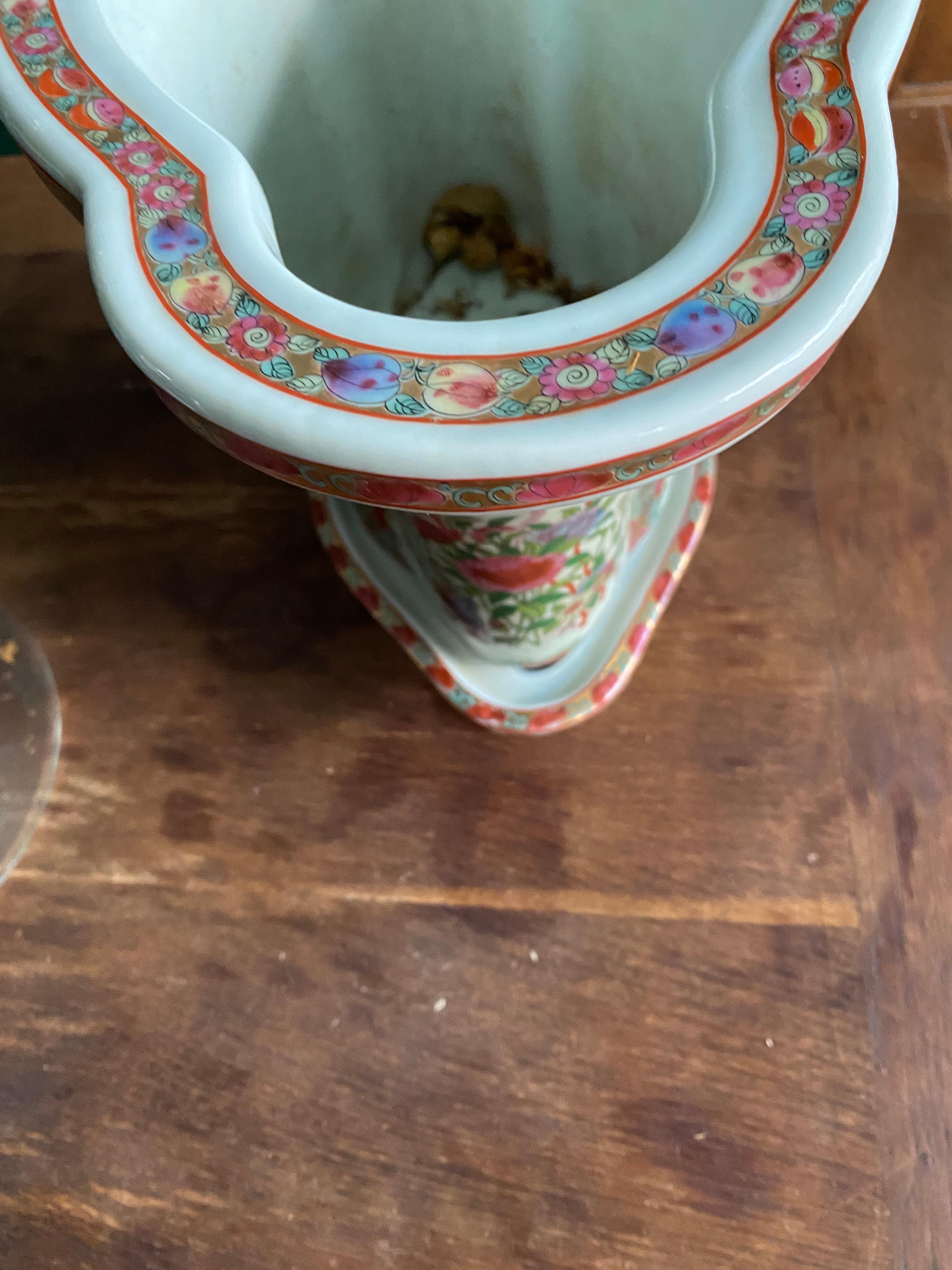 Chinese Export Chinese Oval Porcelain Jardiniere with under Plate For Sale