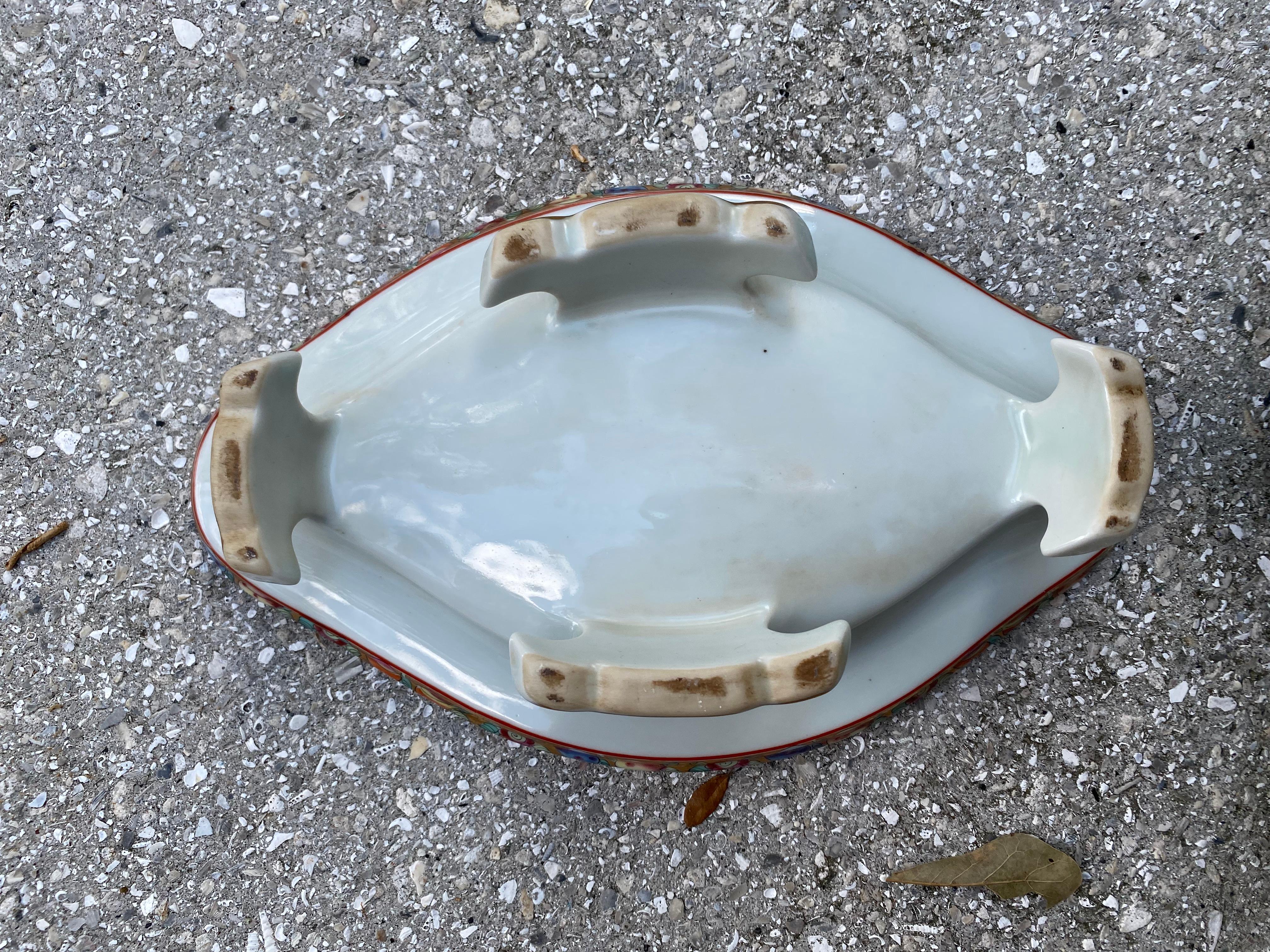 Early 20th Century Chinese Oval Porcelain Jardiniere with under Plate For Sale