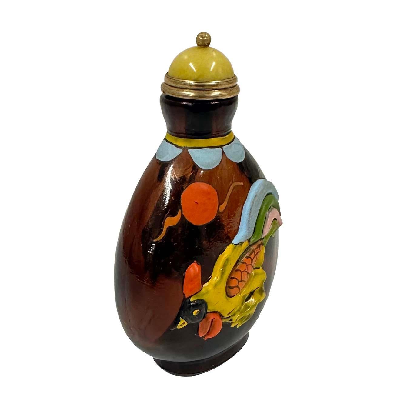 Chinese Overlaid Peking Glass Snuff Bottle with Scoop In Good Condition For Sale In Pomona, CA