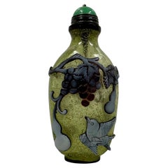 Bouteille à priser chinoise en verre de Pékin superposé avec anse