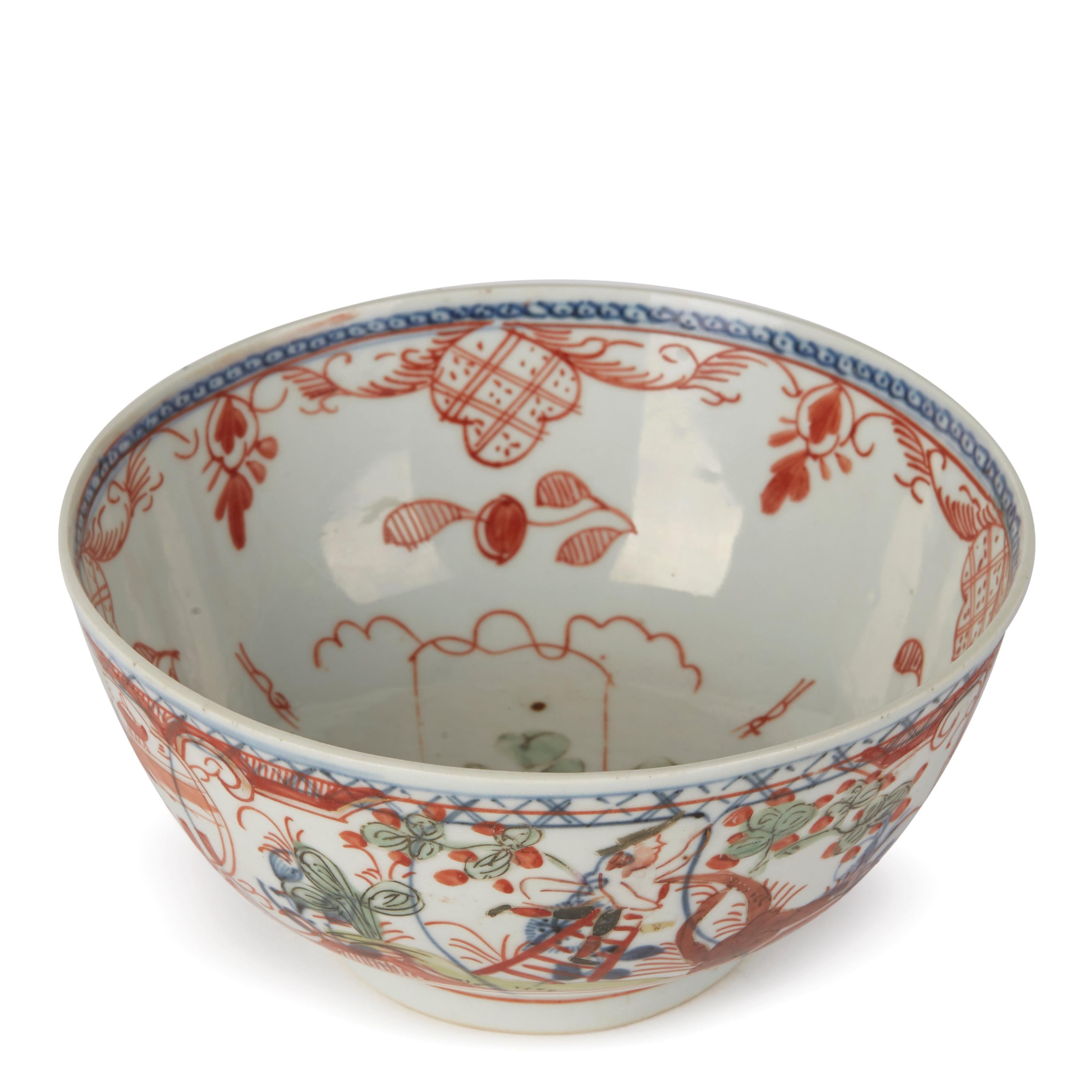 Chinese Overpainted Porcelain Bowl with Figures, 1720-1740 In Good Condition In Bishop's Stortford, Hertfordshire