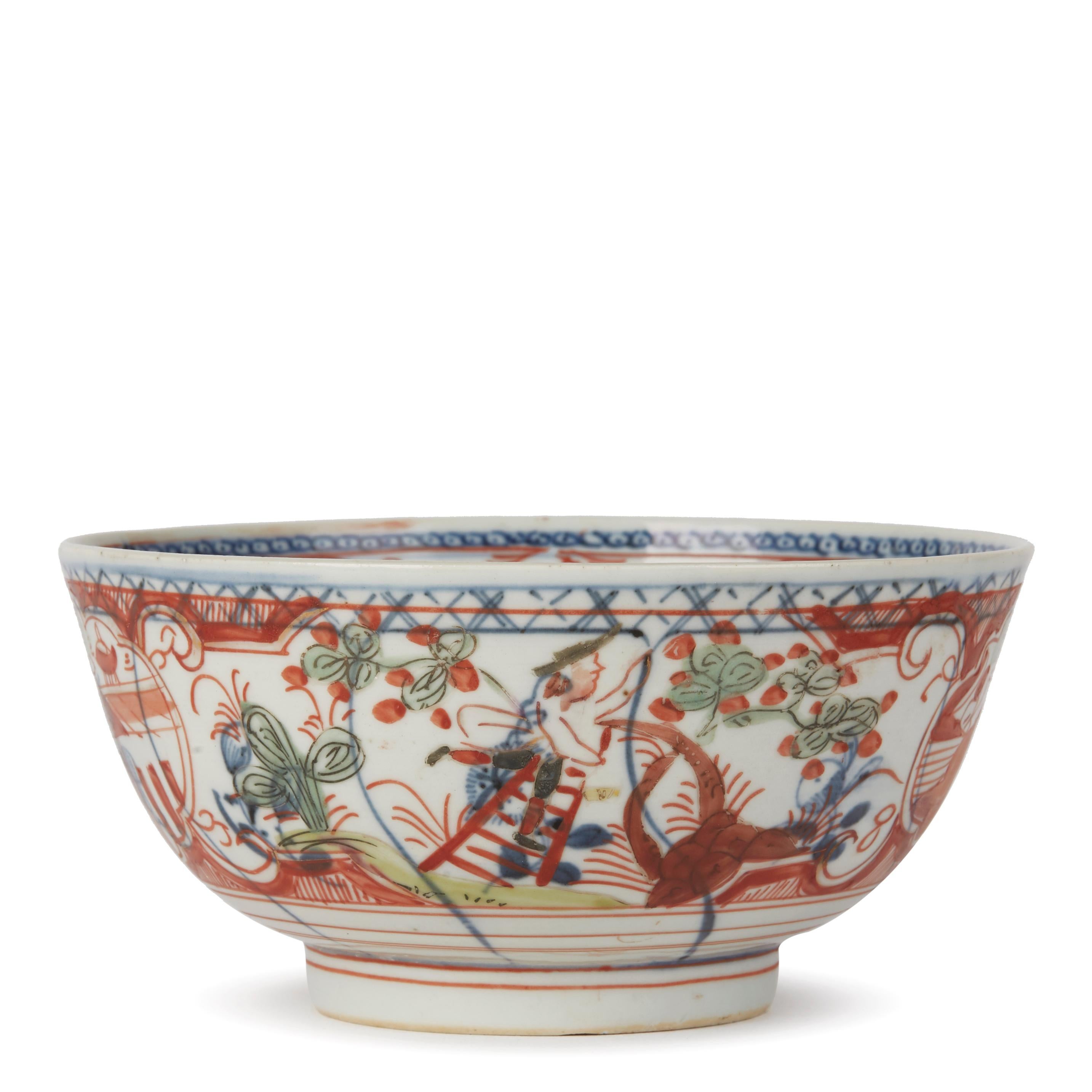 Chinesische übermalte chinesische Porzellanschale mit Figuren, 1720-1740 4