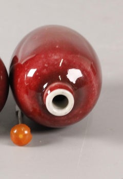 Chinese oxblood glazed porcelain snuff bottle, 18th c.