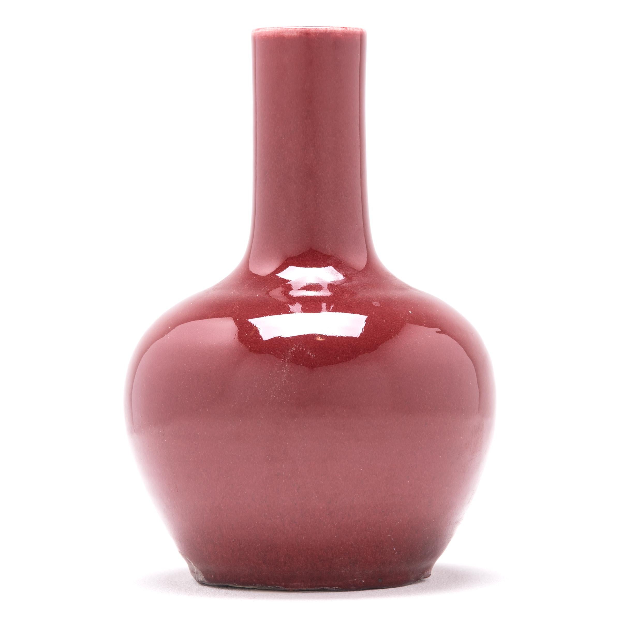 Chinese Oxblood Gooseneck Vase In Good Condition In Chicago, IL