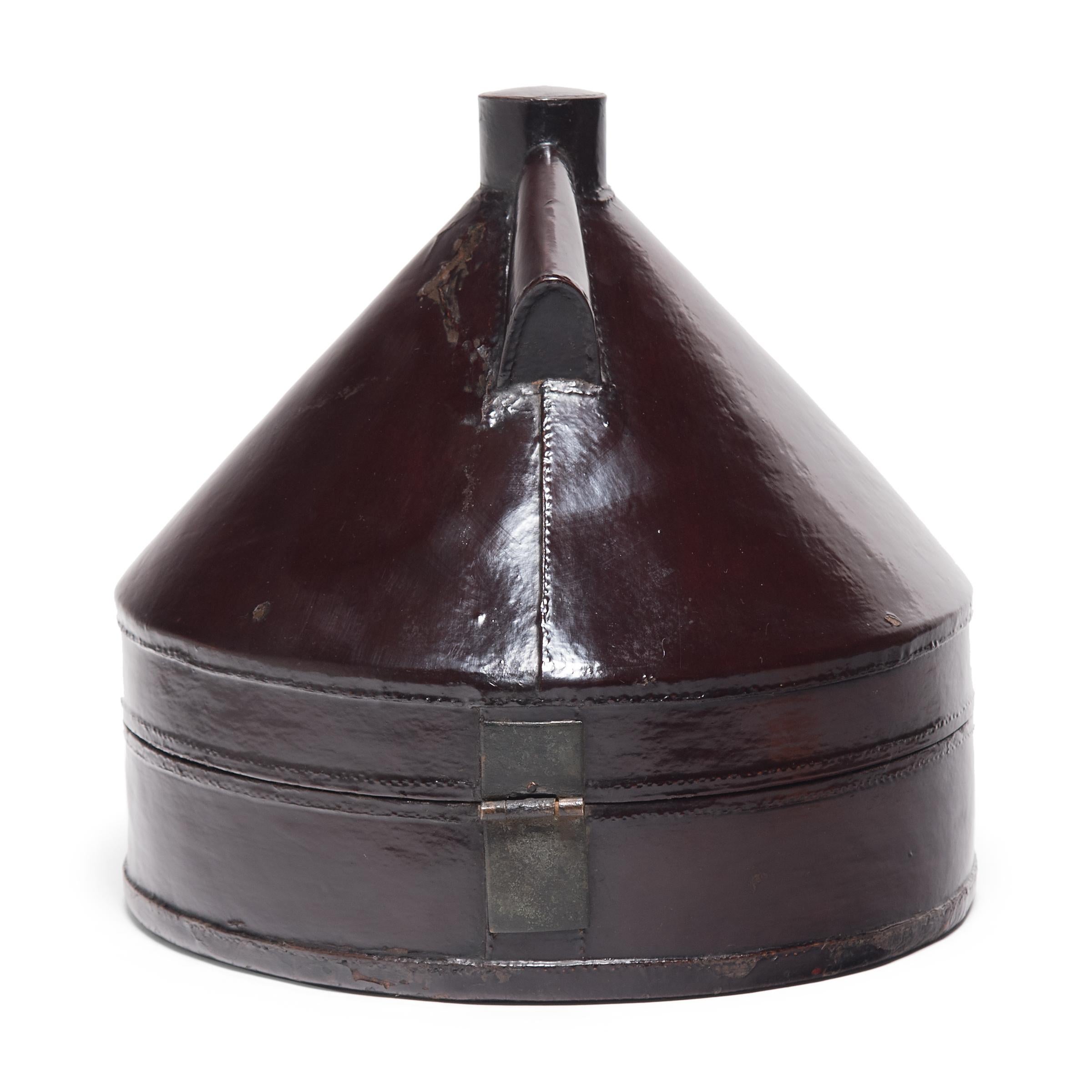 Qing Chinese Oxblood Lacquer Summer Hat Box, circa 1850
