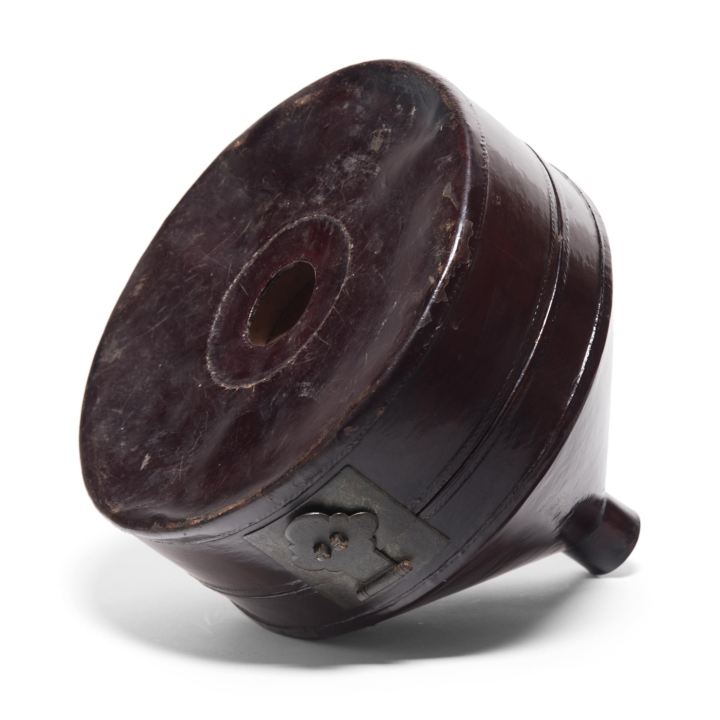 Chinese Oxblood Lacquer Summer Hat Box, circa 1850 1